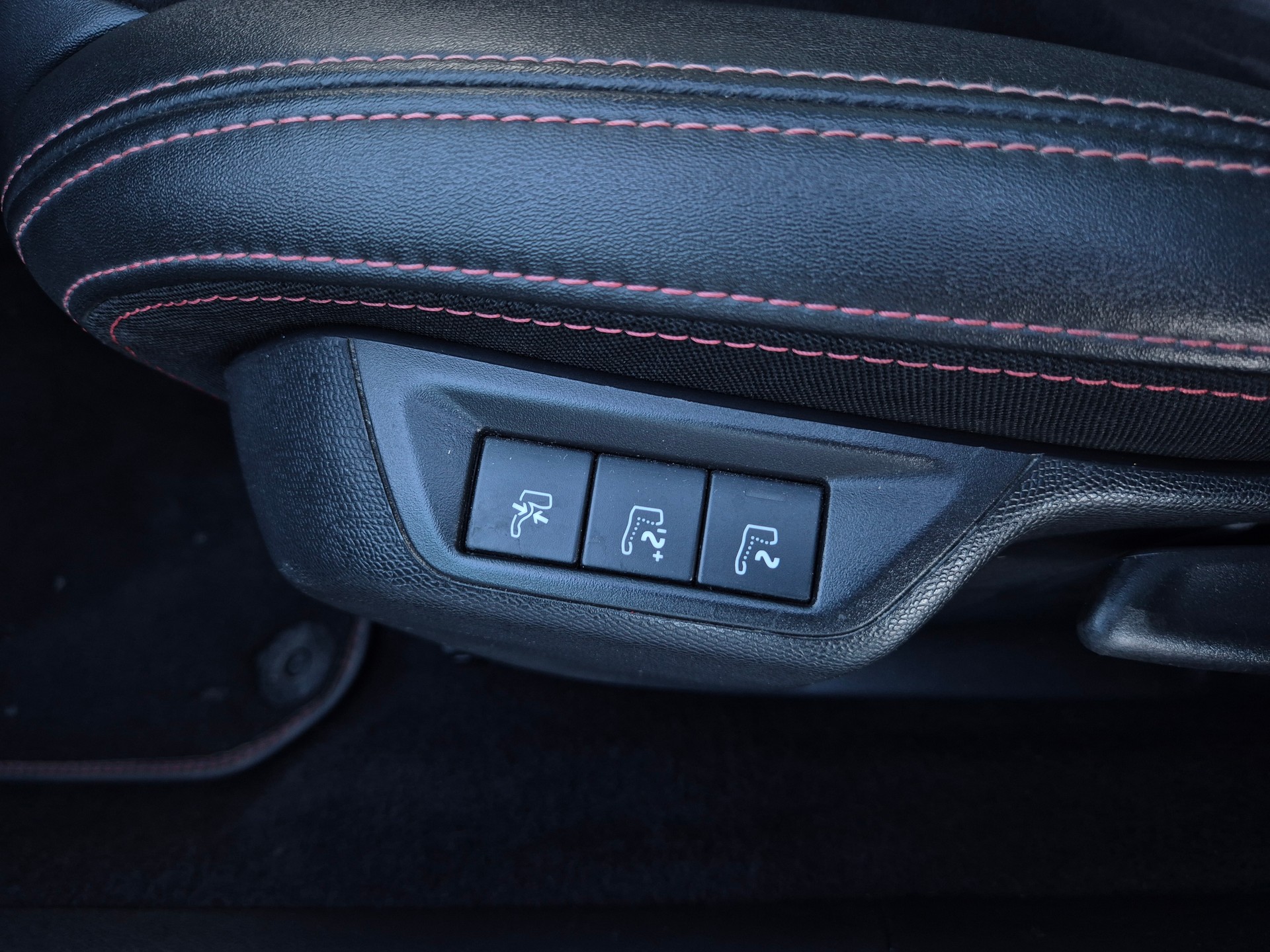 PEUGEOT 308 1.6 THP GT EAT-image-9