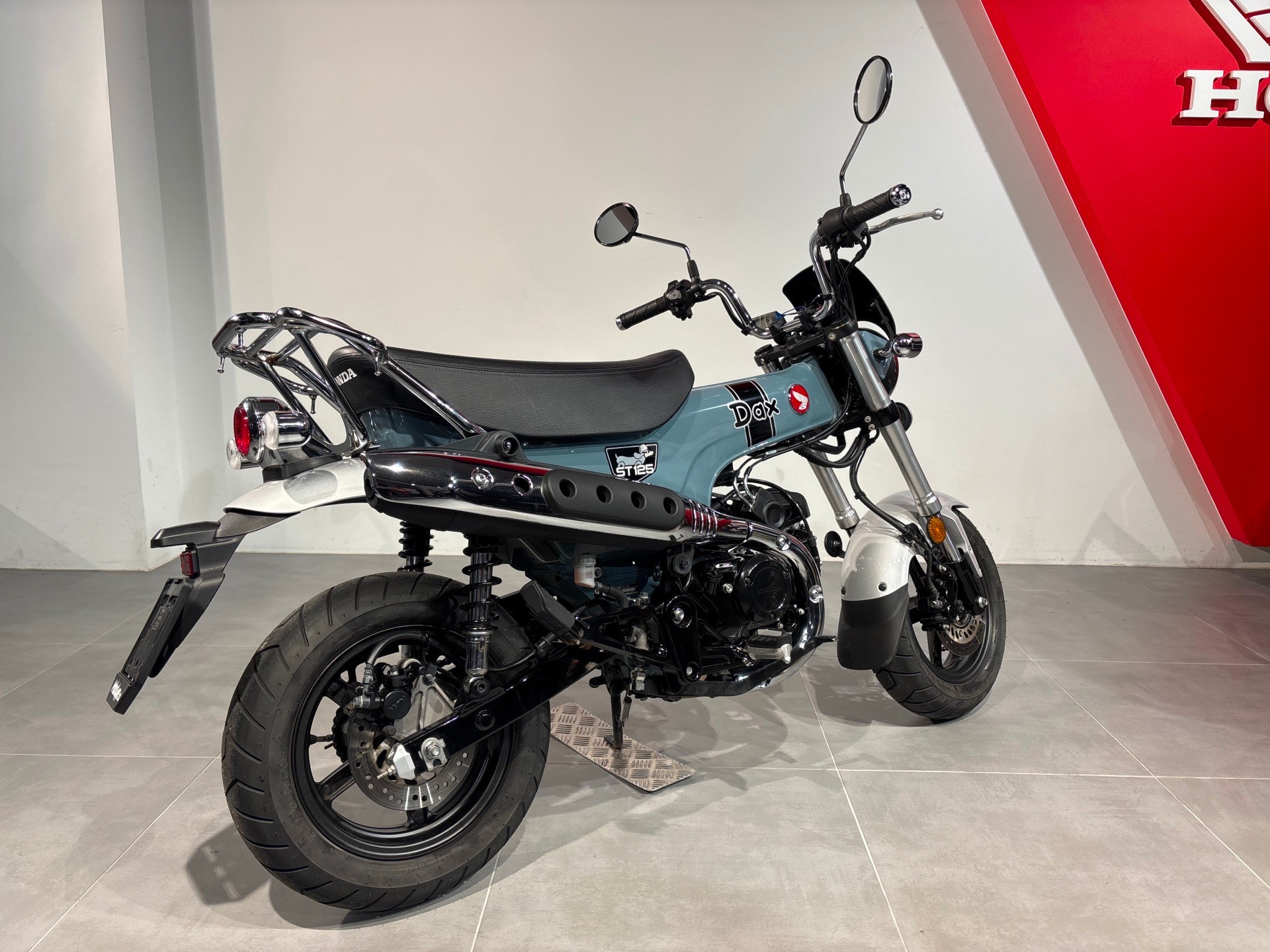 HONDA St 125 Dax-showroom-element-2