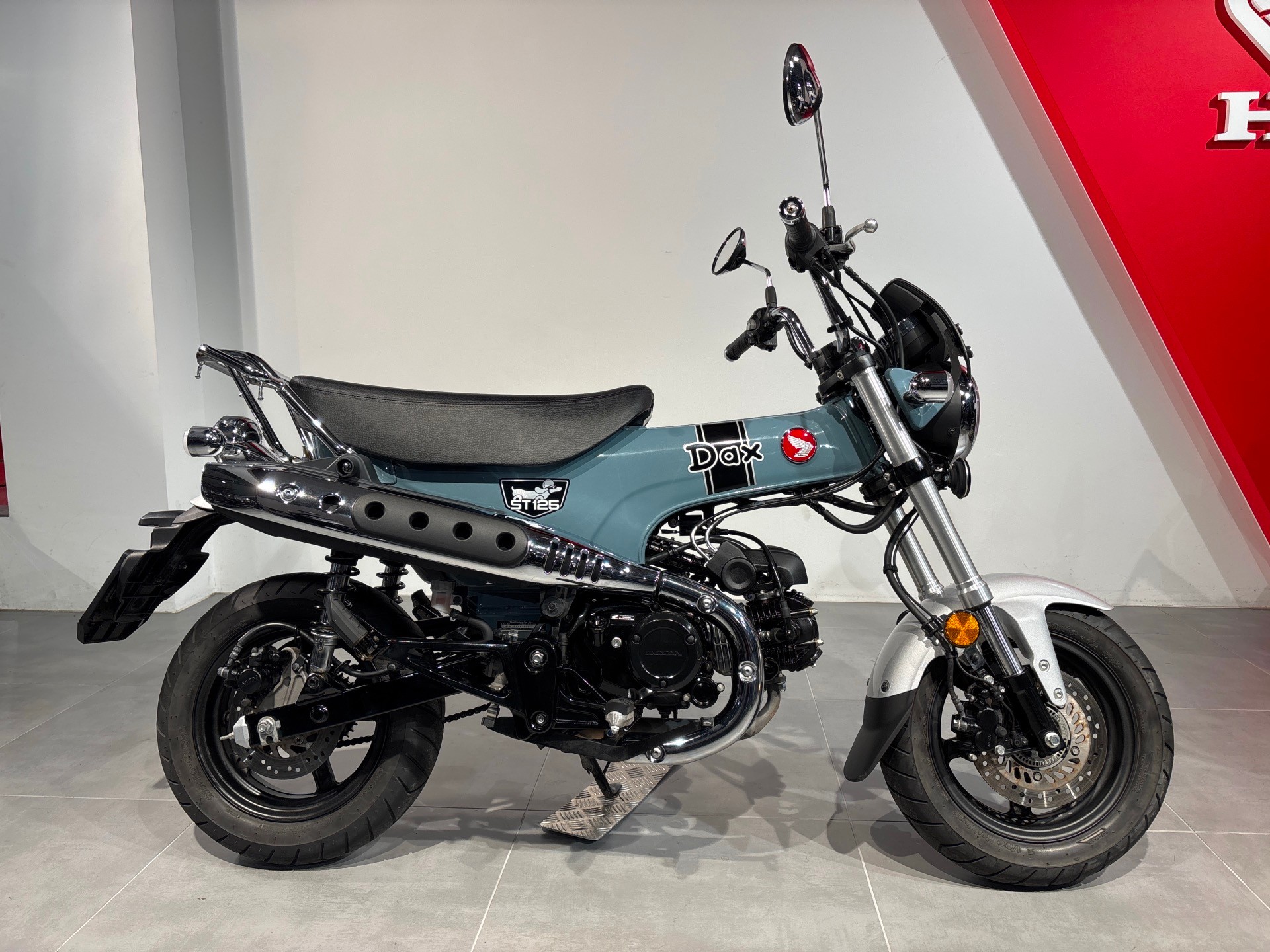 HONDA St 125 Dax-showroom-element-1