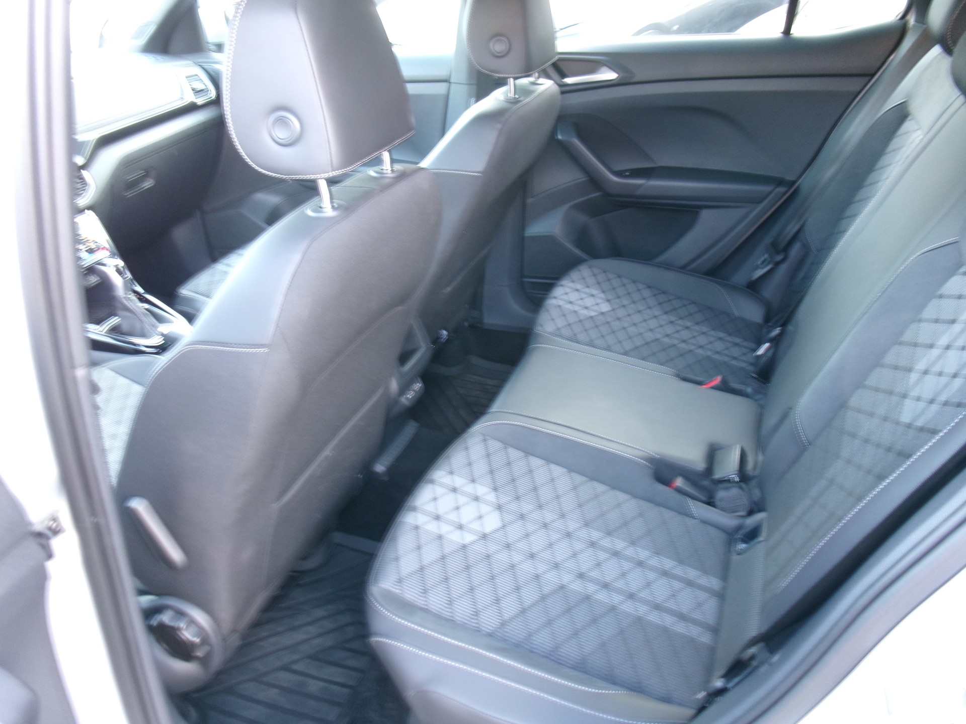 VW T-Cross 1.5 TSI EVO ACT R-Line DSG-image-8