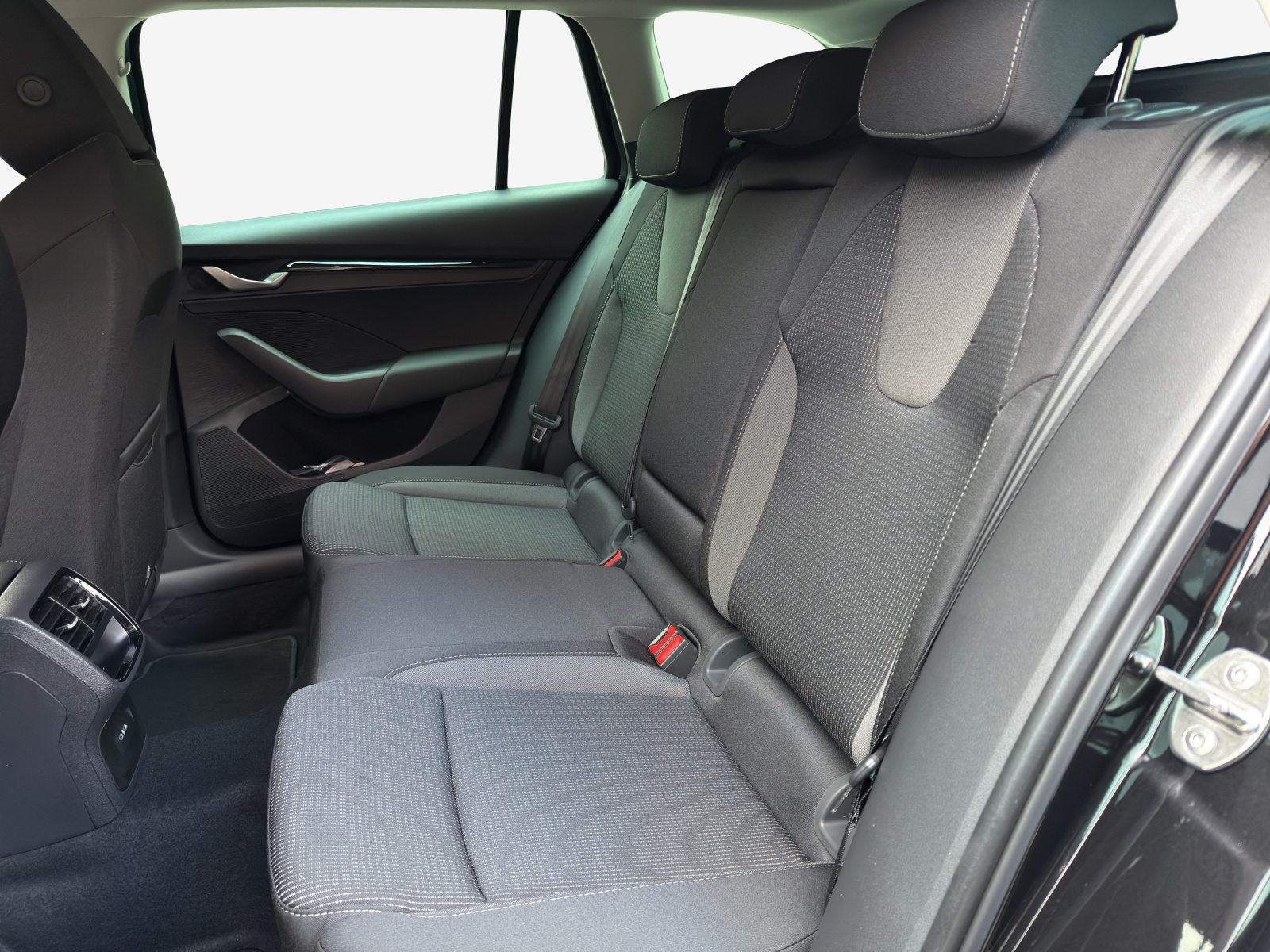 SKODA Octavia Combi 2.0 TSI DSG Selection 4x4-image-11