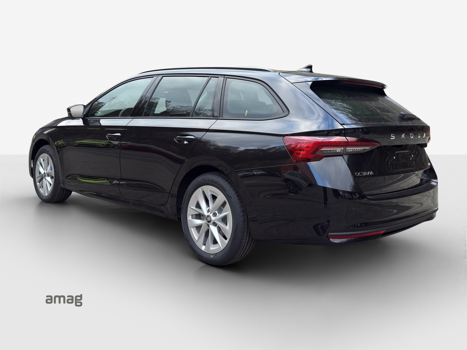 SKODA Octavia Combi 2.0 TSI DSG Selection 4x4-image-2