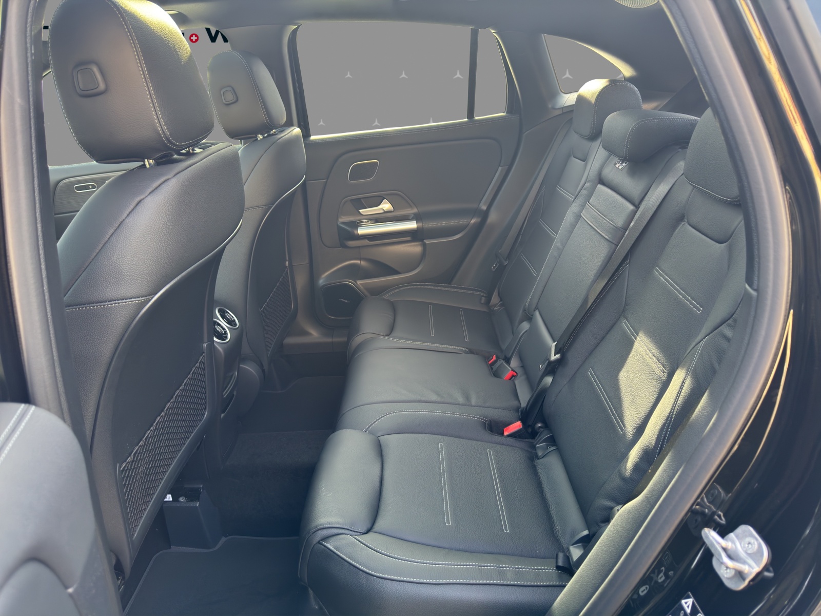 MERCEDES-BENZ GLA 250 4Matic 8G-DCT Swiss Star-image-15