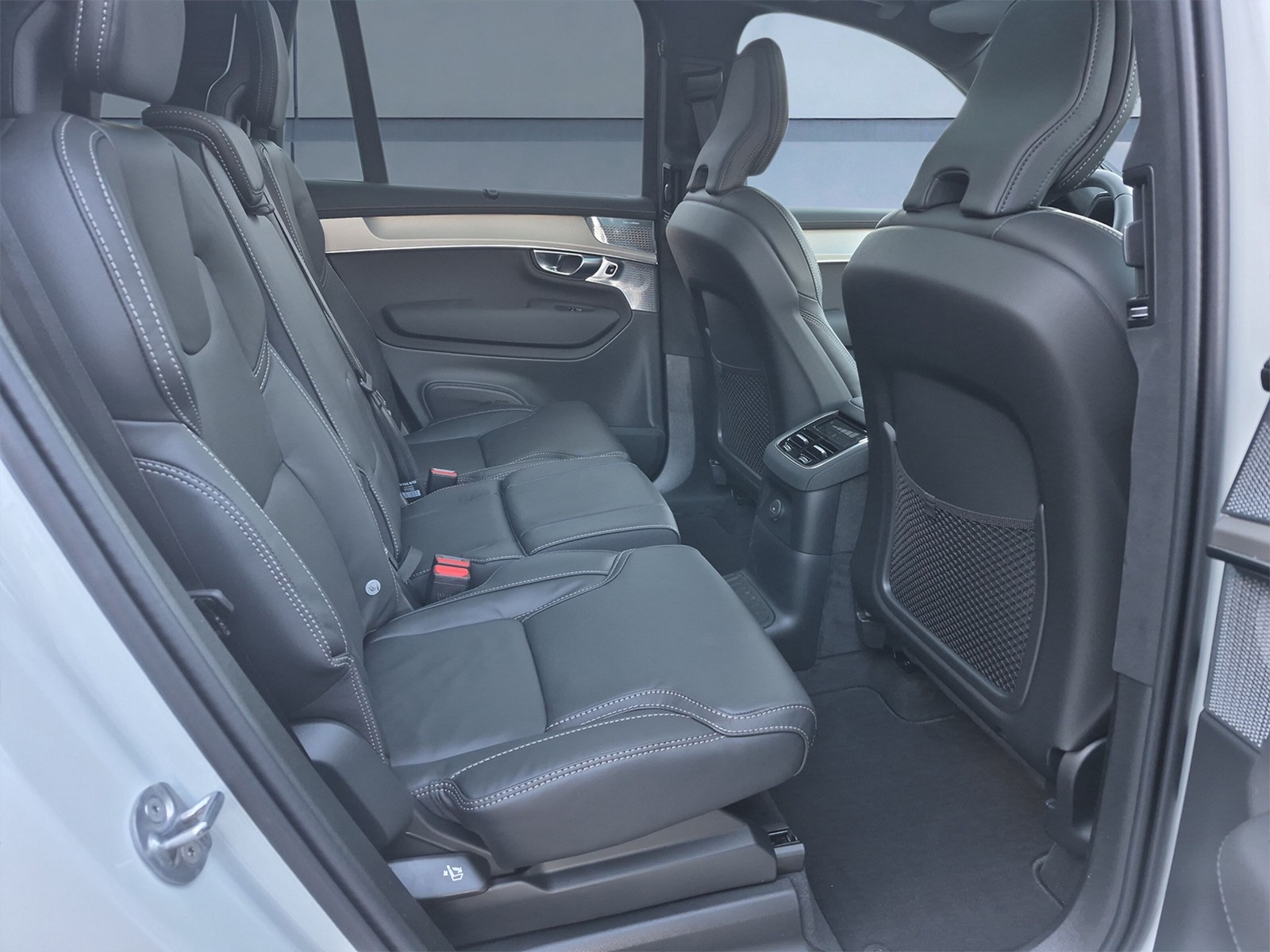 VOLVO XC90 2.0 T8 TE Black Edition eAWD-image-13