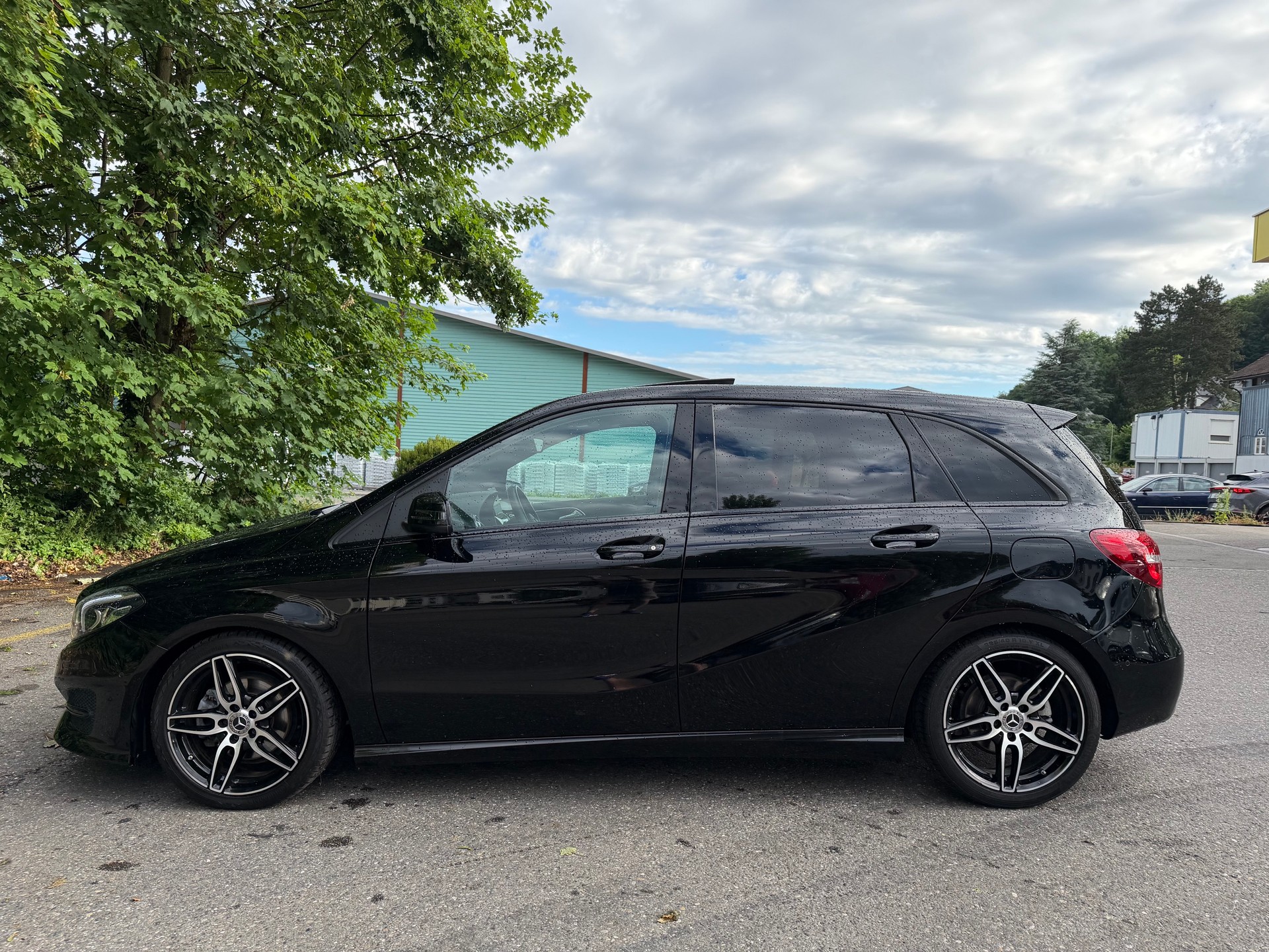 MERCEDES-BENZ B 200 Night Star 7G-DCT-showroom-element-1