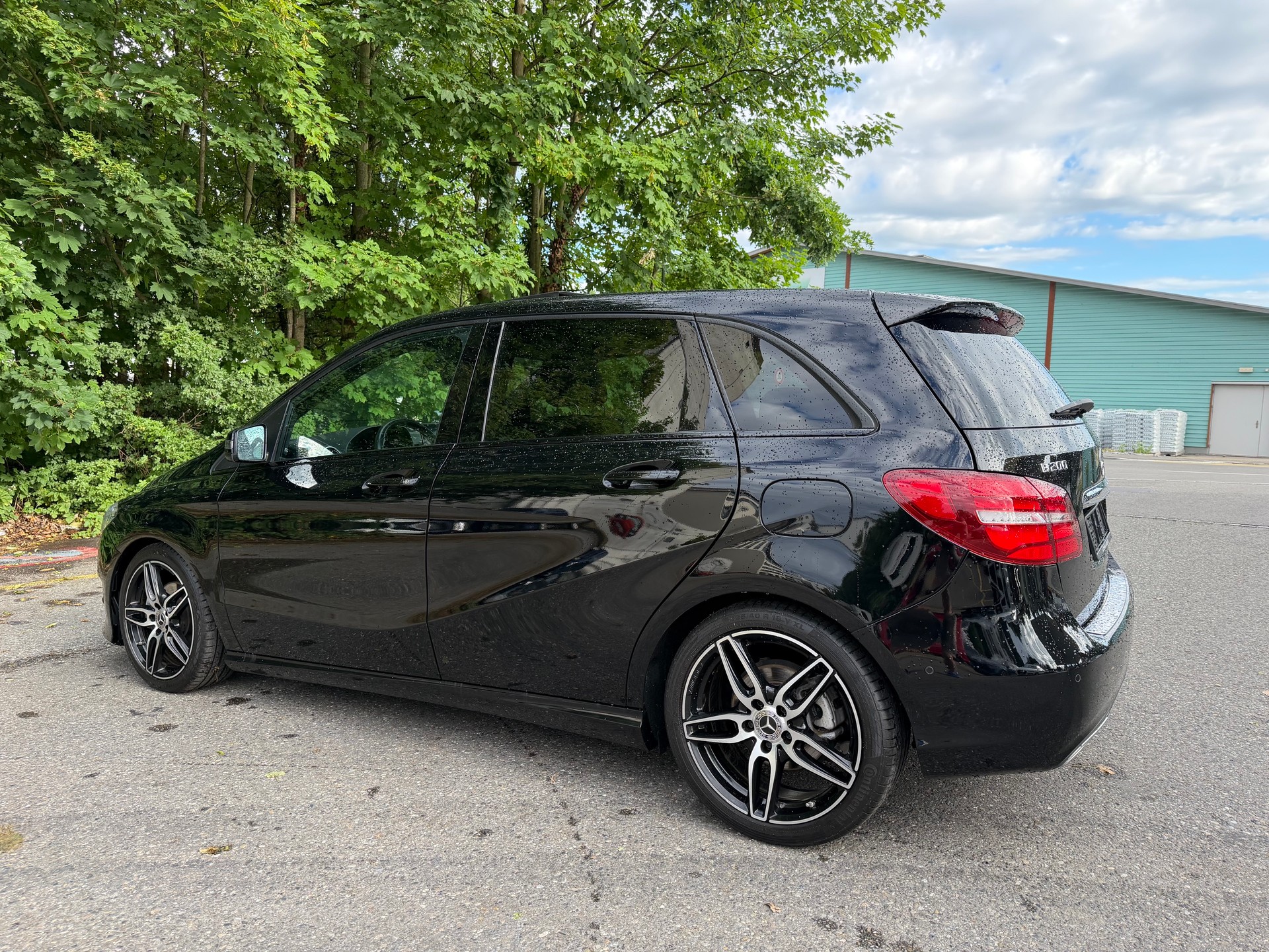 MERCEDES-BENZ B 200 Night Star 7G-DCT-showroom-element-2