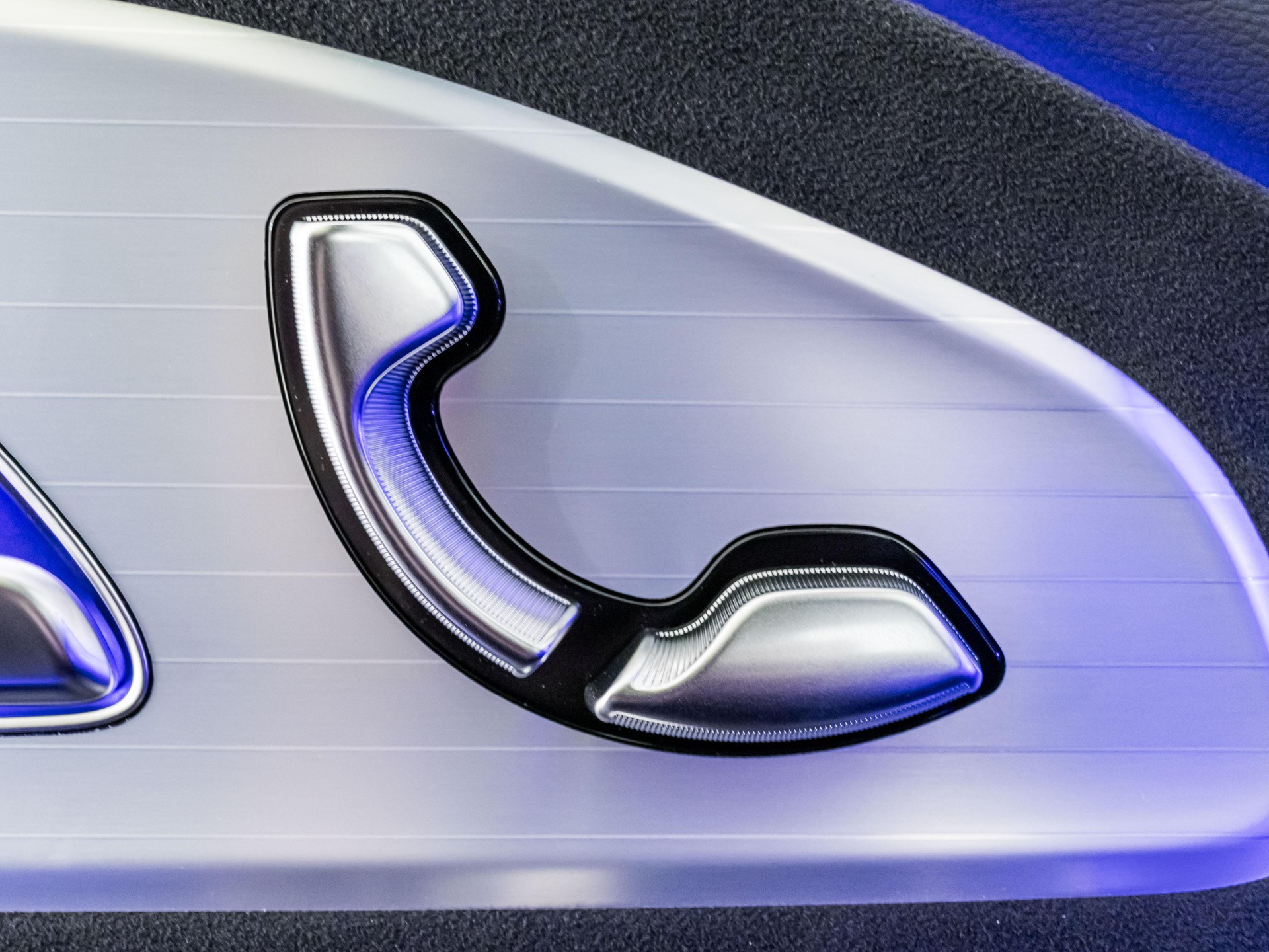 MERCEDES-BENZ CLA 220 4MATIC-image-12