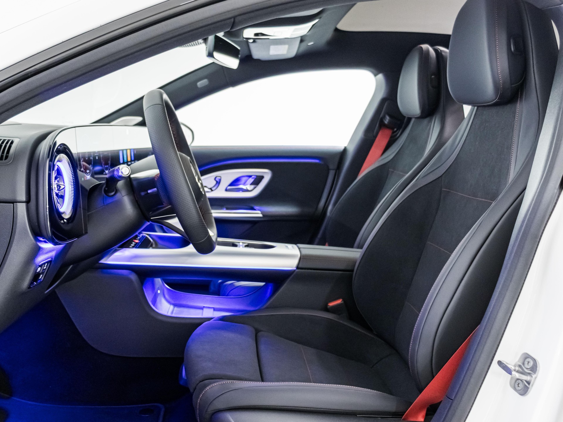 MERCEDES-BENZ CLA 220 4MATIC-image-6