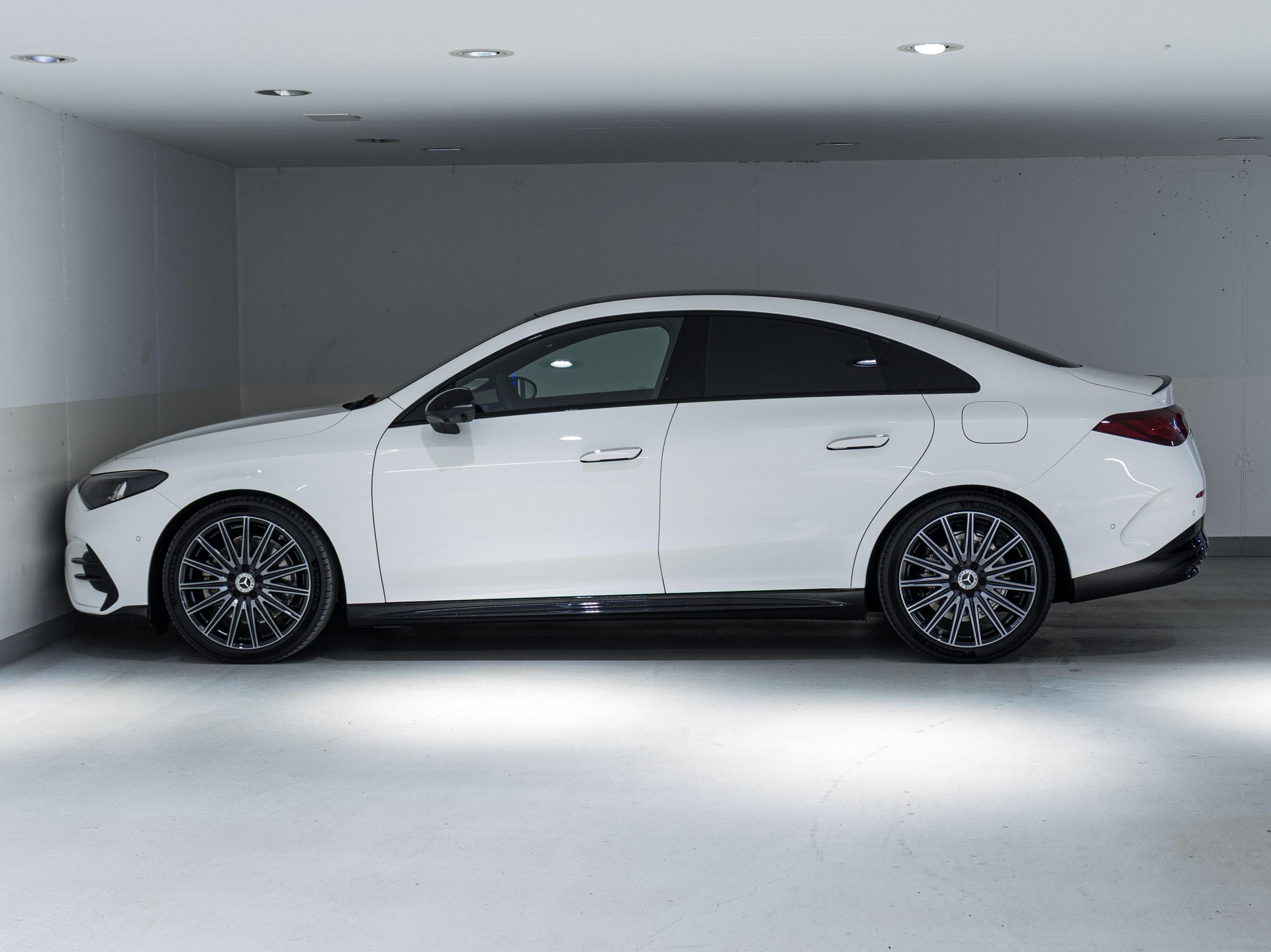 MERCEDES-BENZ CLA 220 4MATIC-image-4