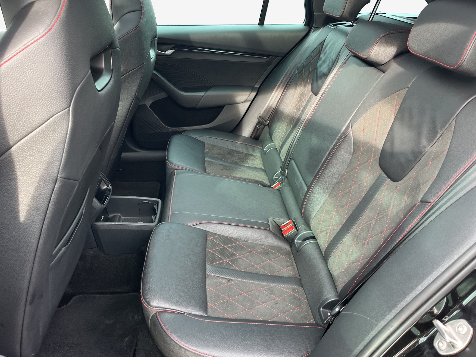 SKODA Octavia Combi 2.0 TSI DSG RS-image-11