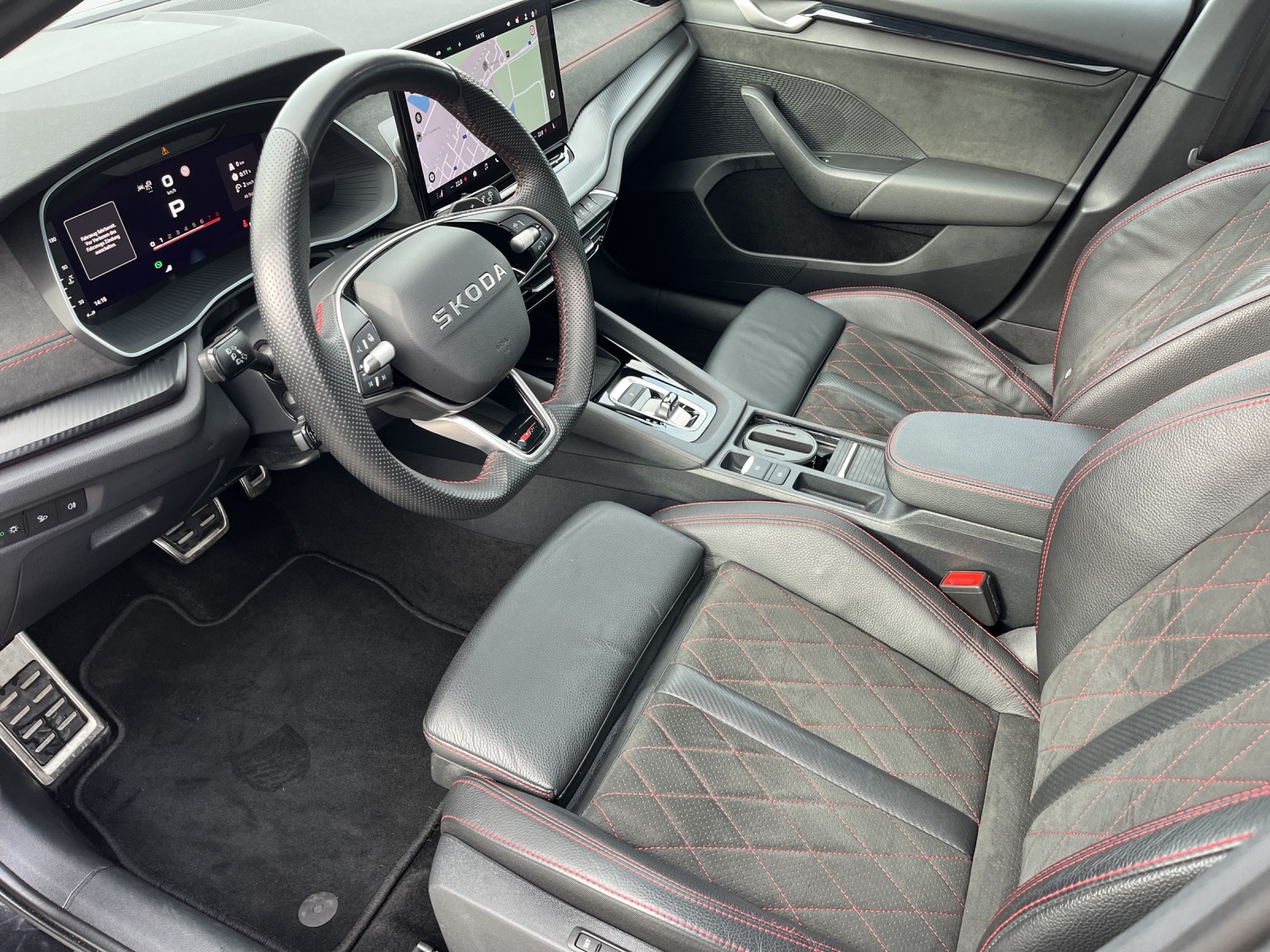 SKODA Octavia Combi 2.0 TSI DSG RS-image-7