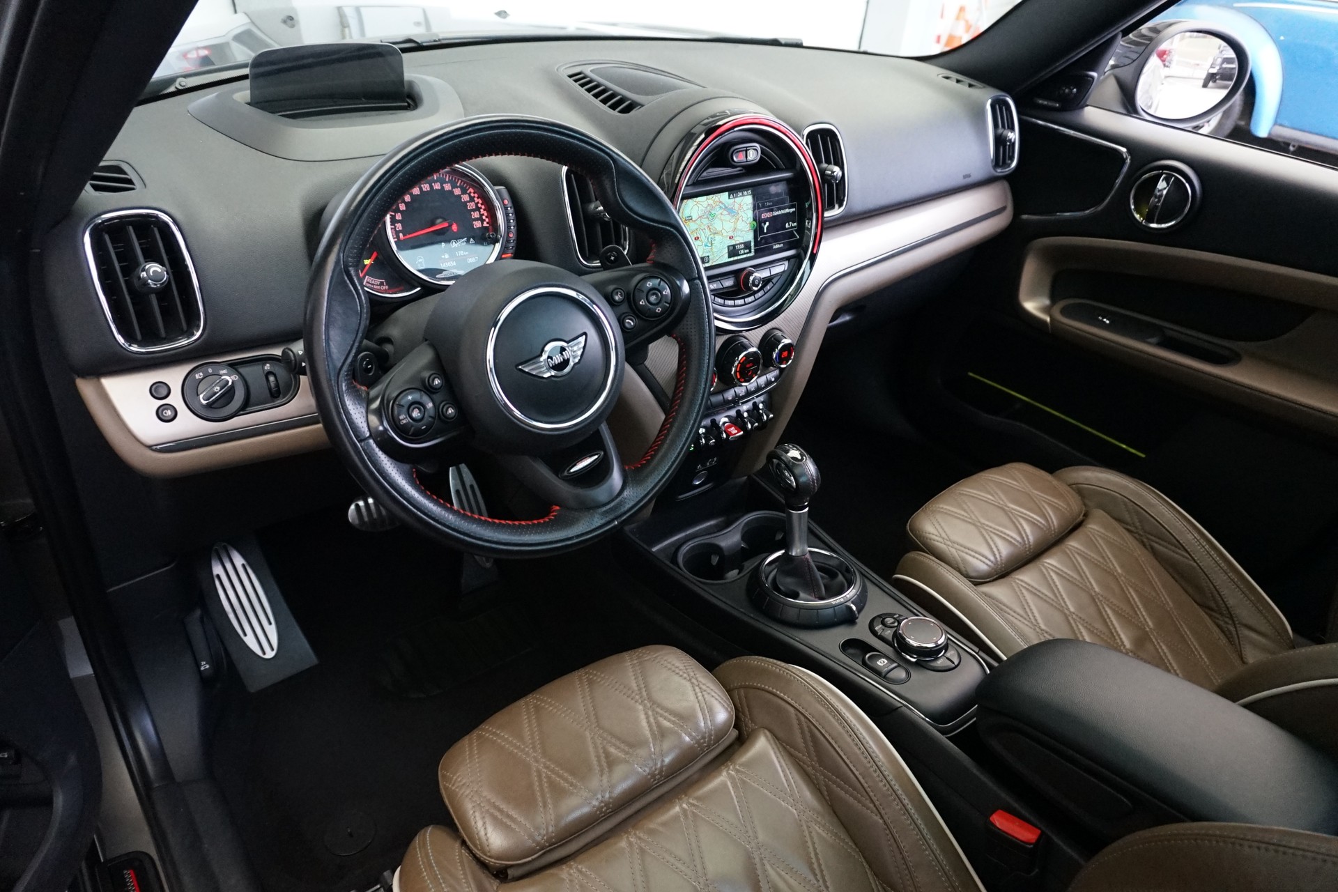 MINI Countryman 2,0 T 231PS JCW ALL4 Automat-image-17