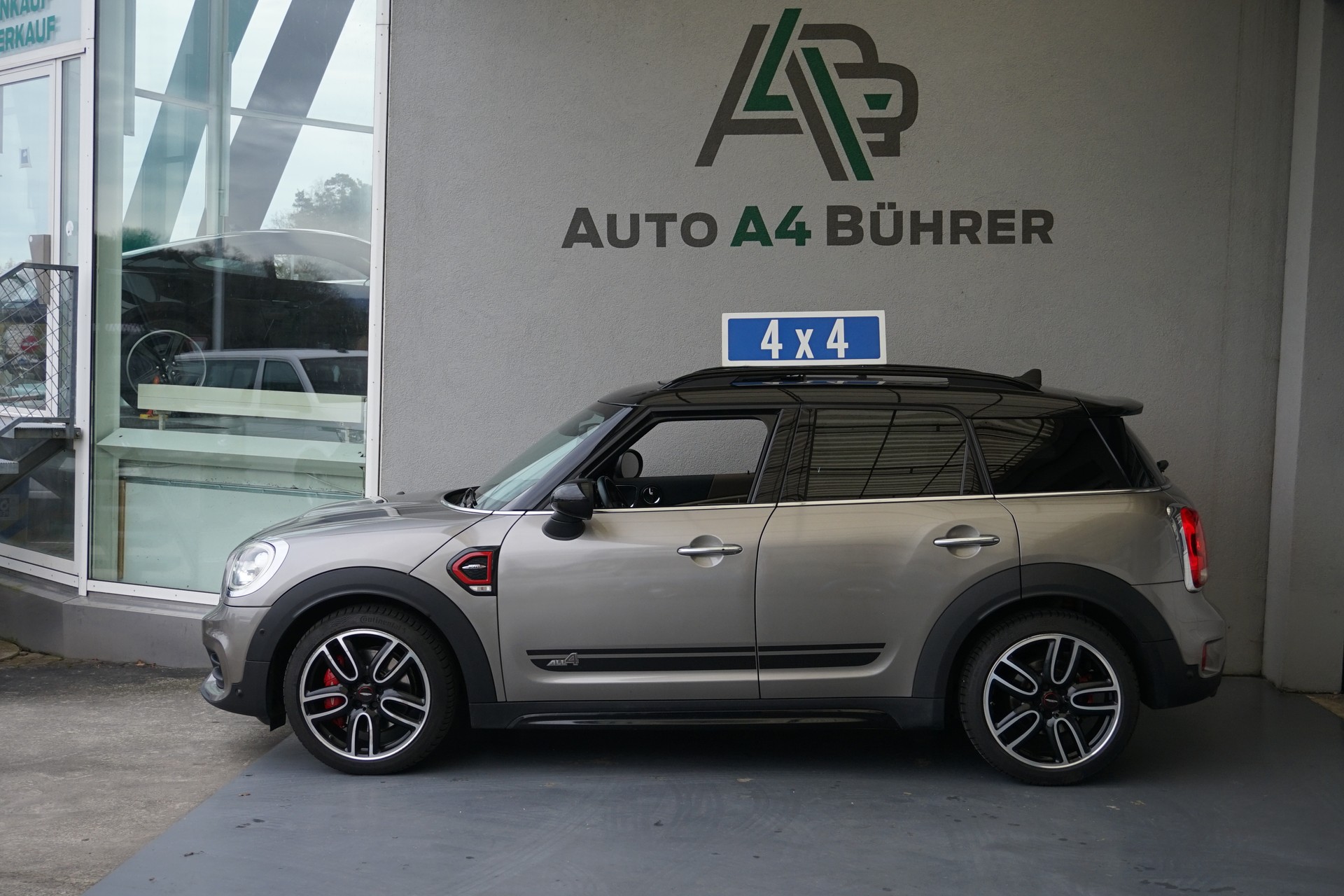 MINI Countryman 2,0 T 231PS JCW ALL4 Automat-image-0