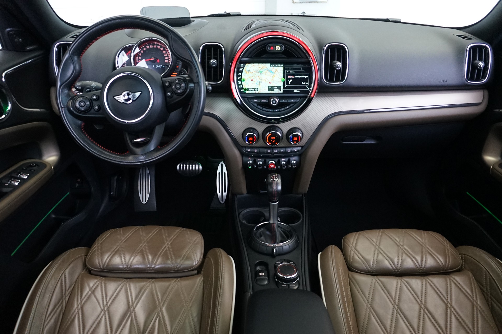 MINI Countryman 2,0 T 231PS JCW ALL4 Automat-image-14