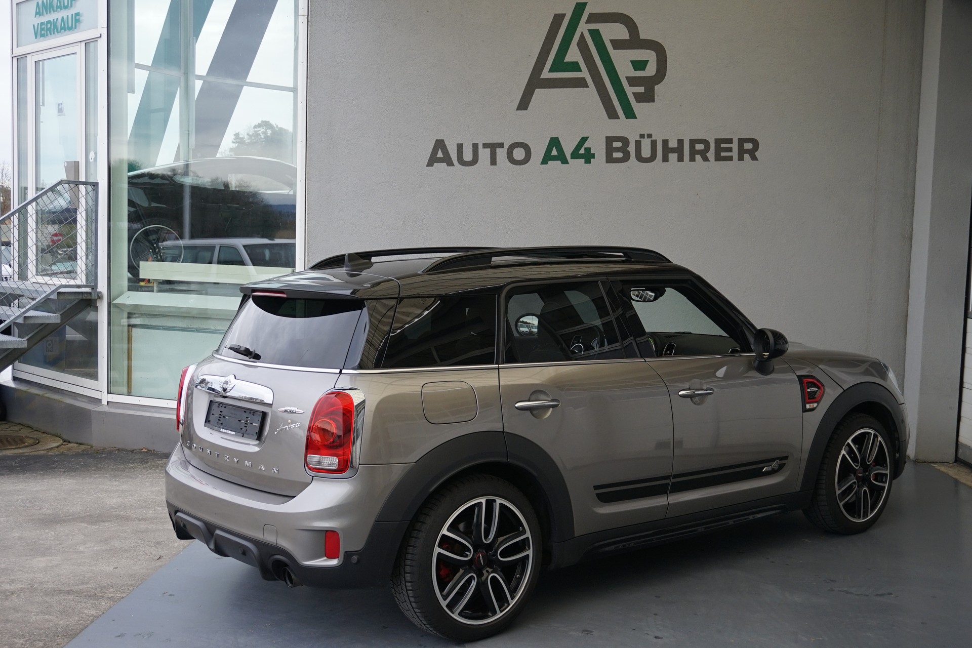 MINI Countryman 2,0 T 231PS JCW ALL4 Automat-image-8