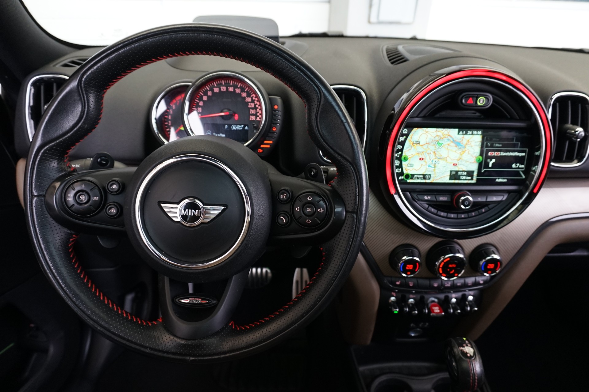 MINI Countryman 2,0 T 231PS JCW ALL4 Automat-image-15