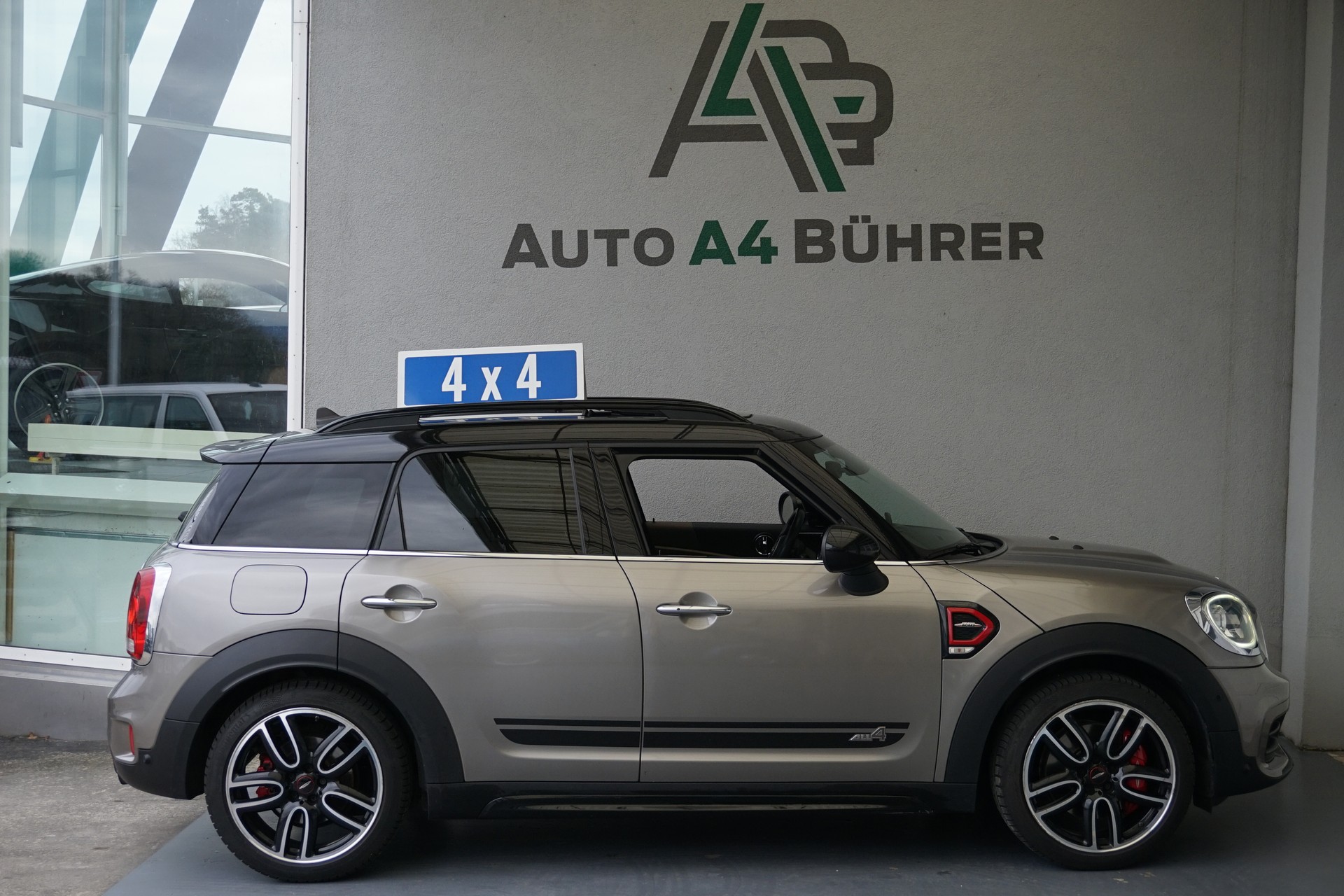 MINI Countryman 2,0 T 231PS JCW ALL4 Automat-image-5