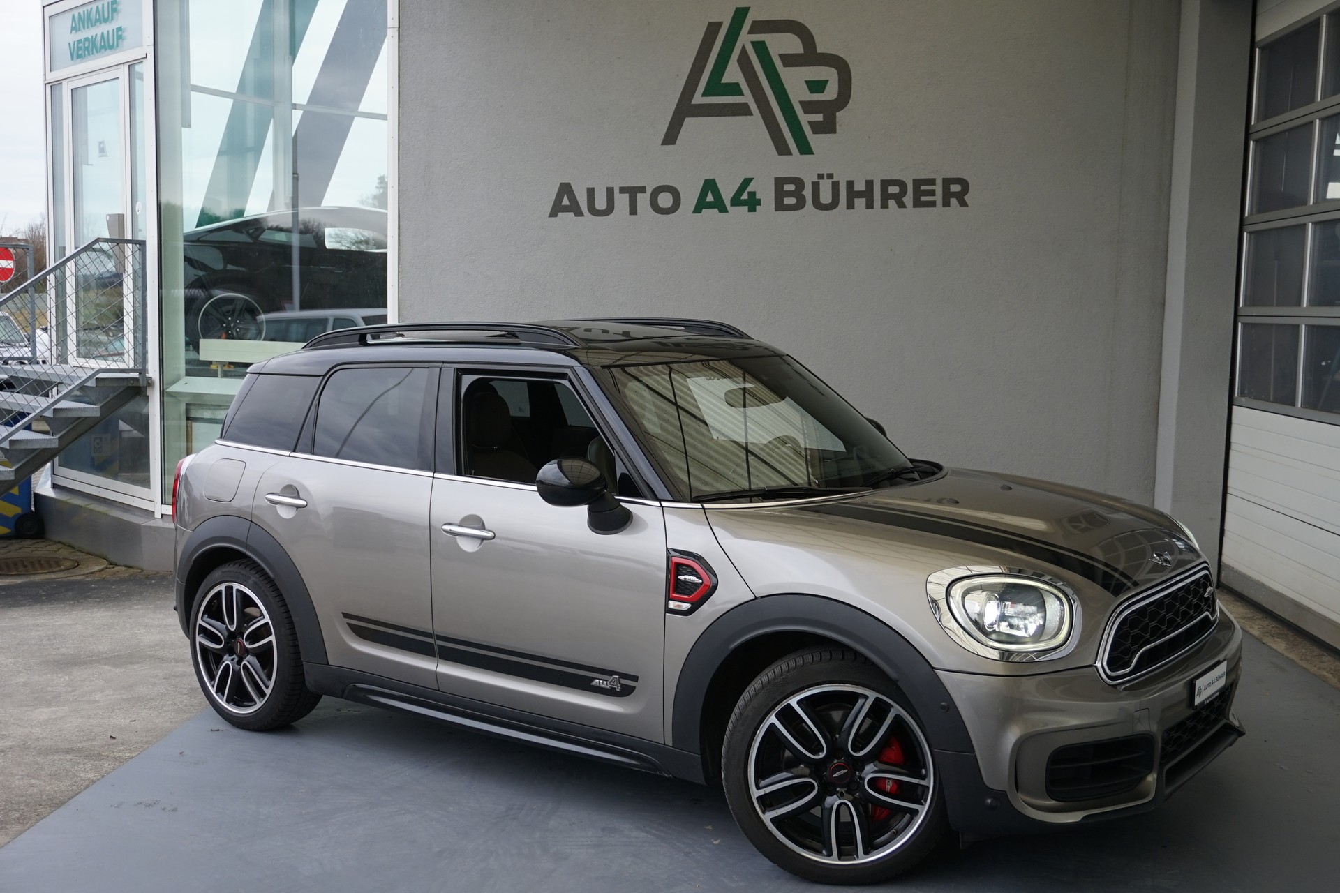 MINI Countryman 2,0 T 231PS JCW ALL4 Automat-image-1