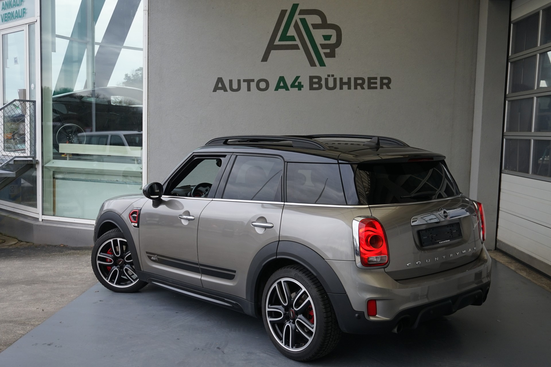MINI Countryman 2,0 T 231PS JCW ALL4 Automat-image-6