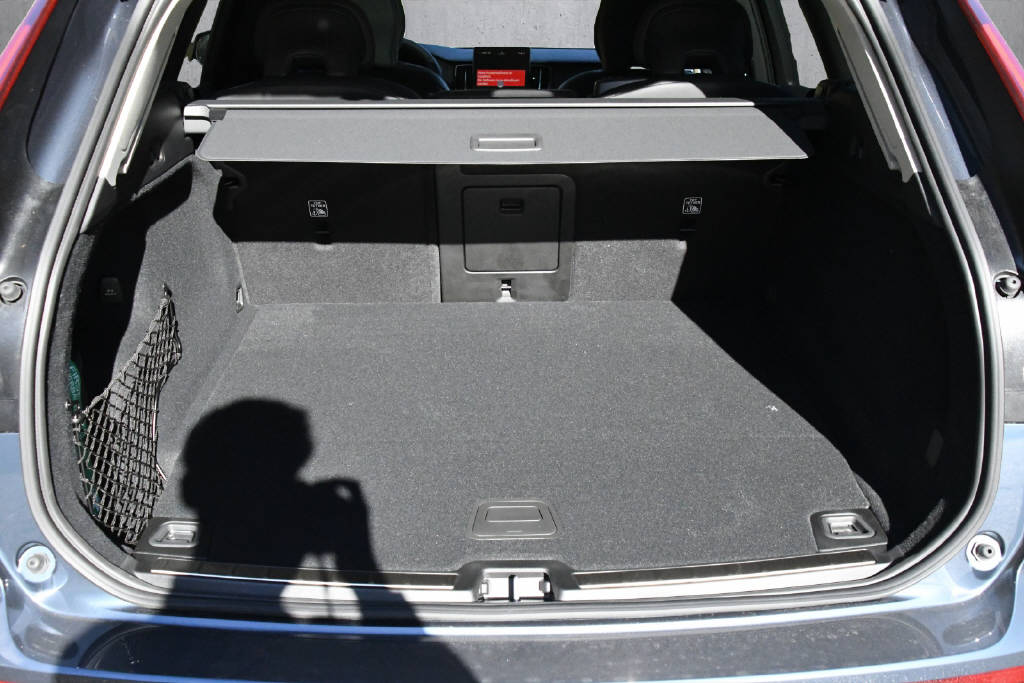 VOLVO XC60 2.0 T6 TE Ultra Dark eAWD-image-13