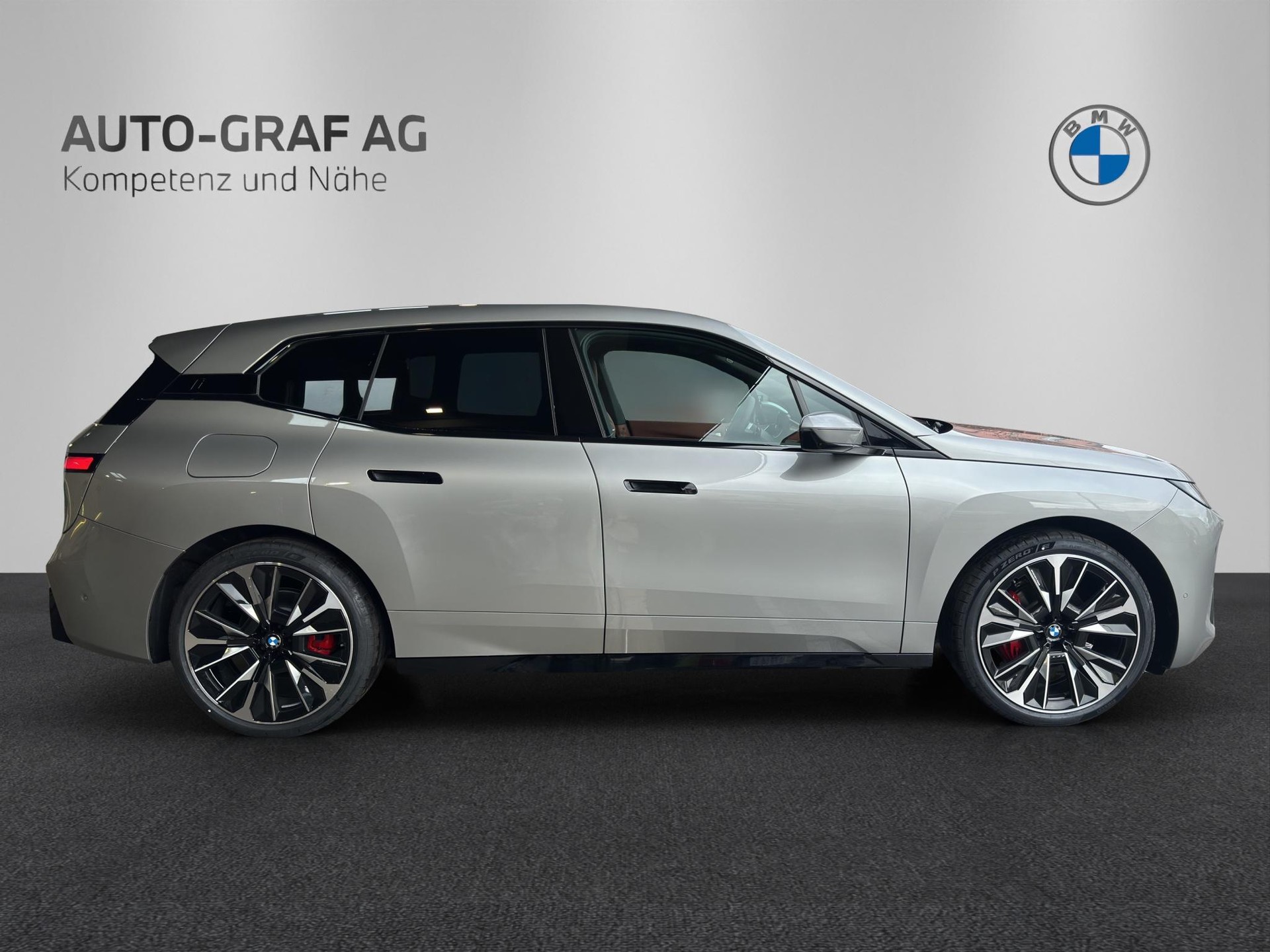BMW iX xDrive60 M Sport Pro-image-5