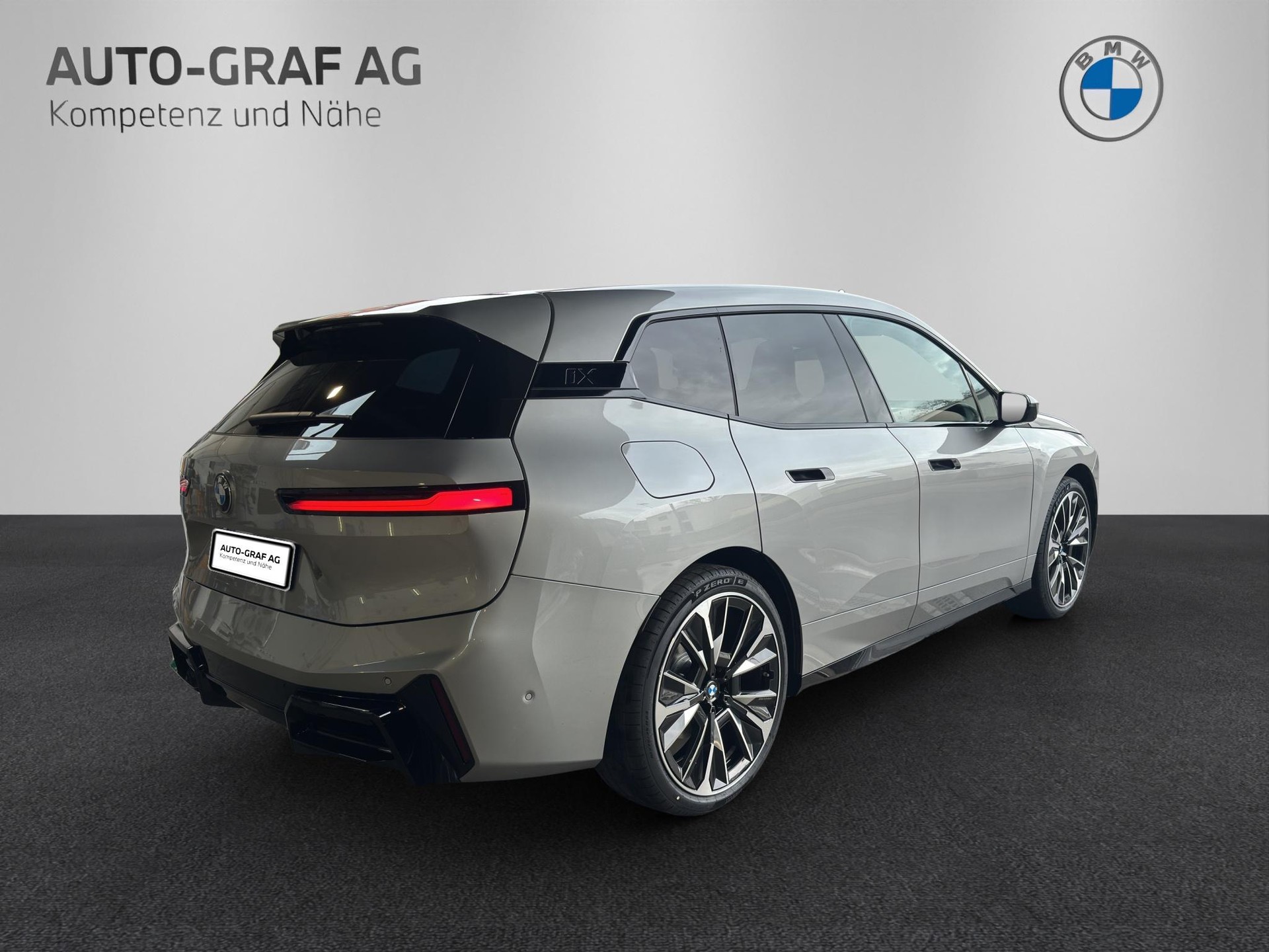 BMW iX xDrive60 M Sport Pro-image-4