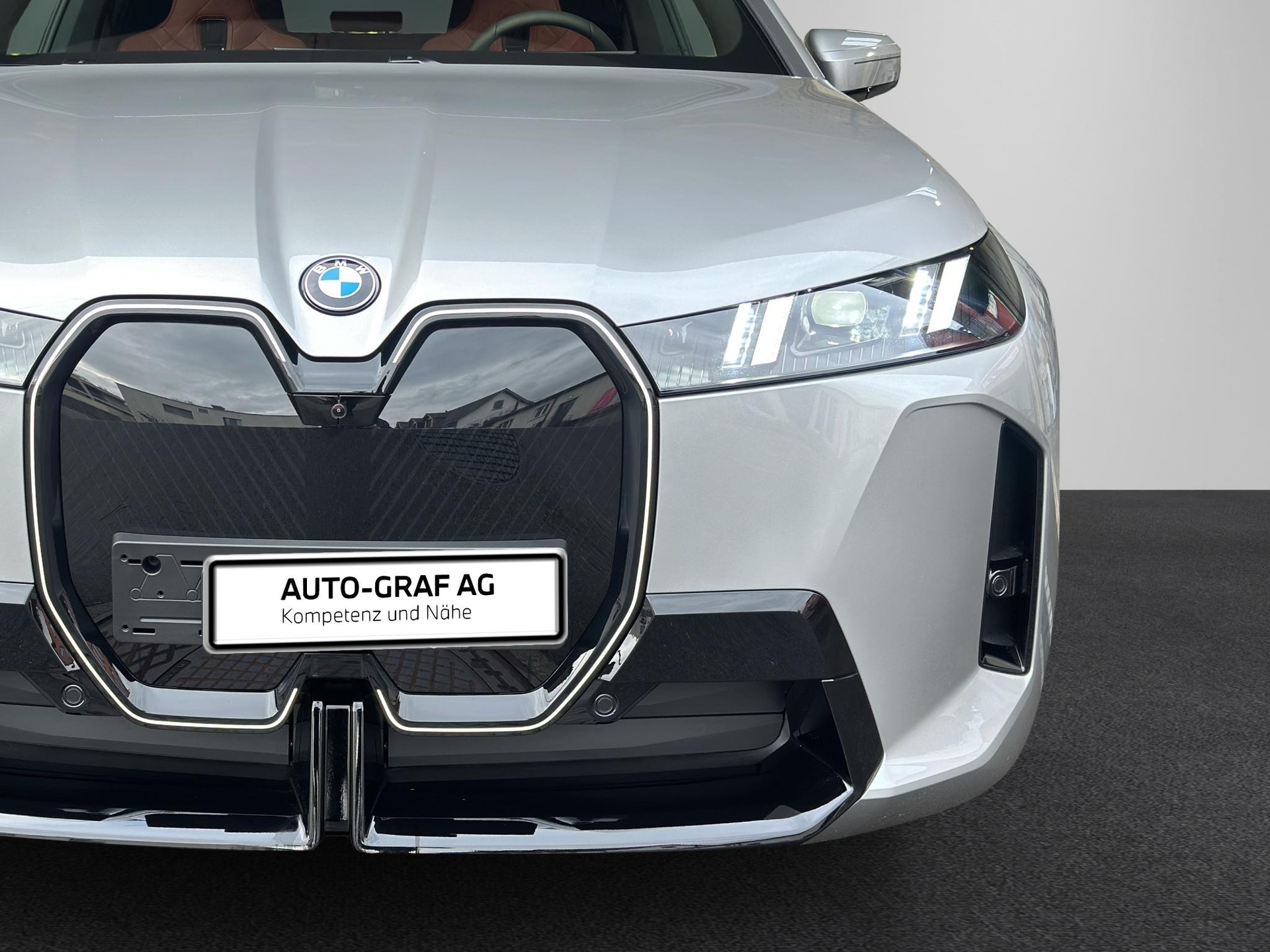 BMW iX xDrive60 M Sport Pro-image-8