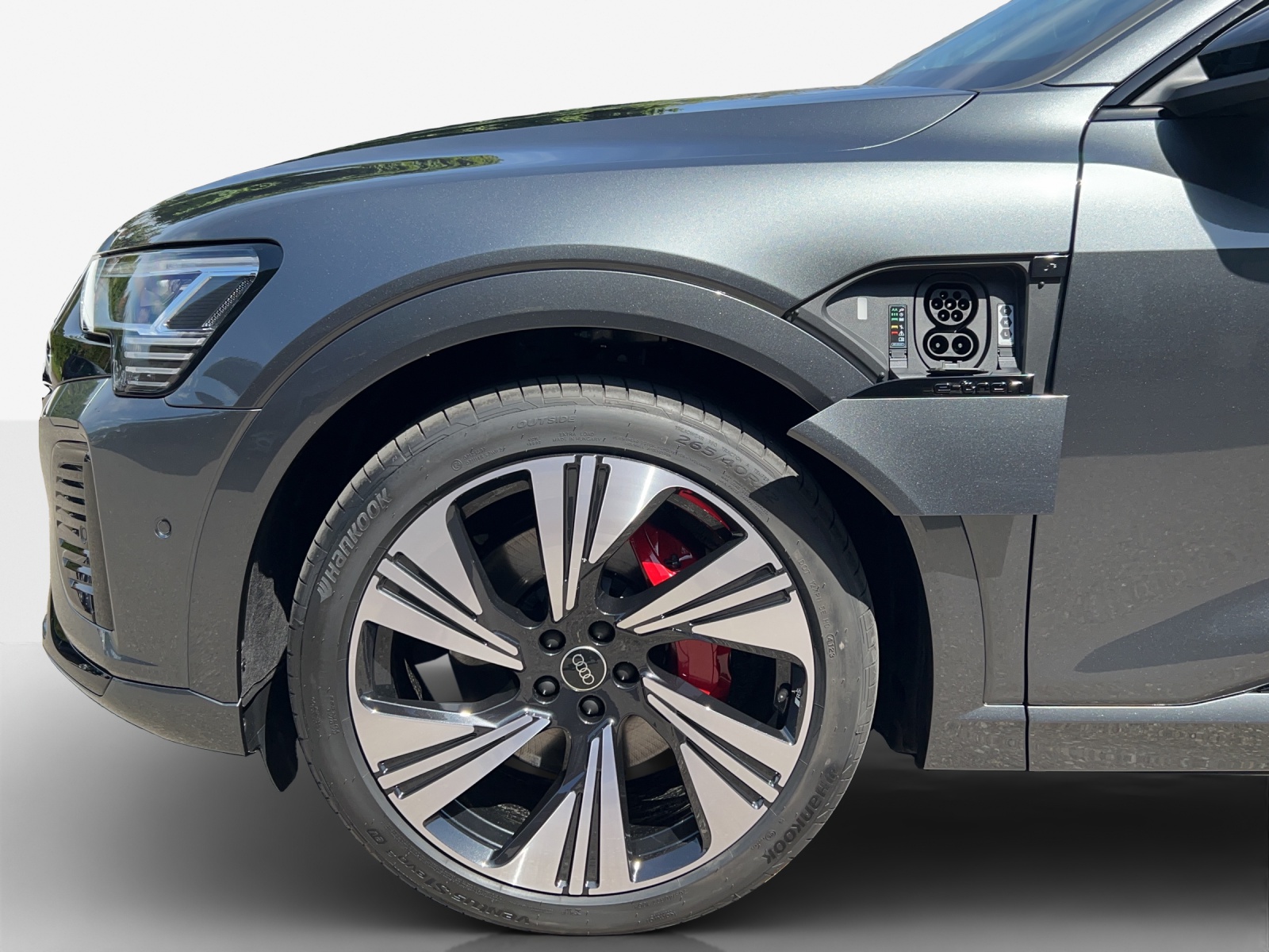 AUDI Q8 Sportback 55 e-tron Black Edition quattro-image-11