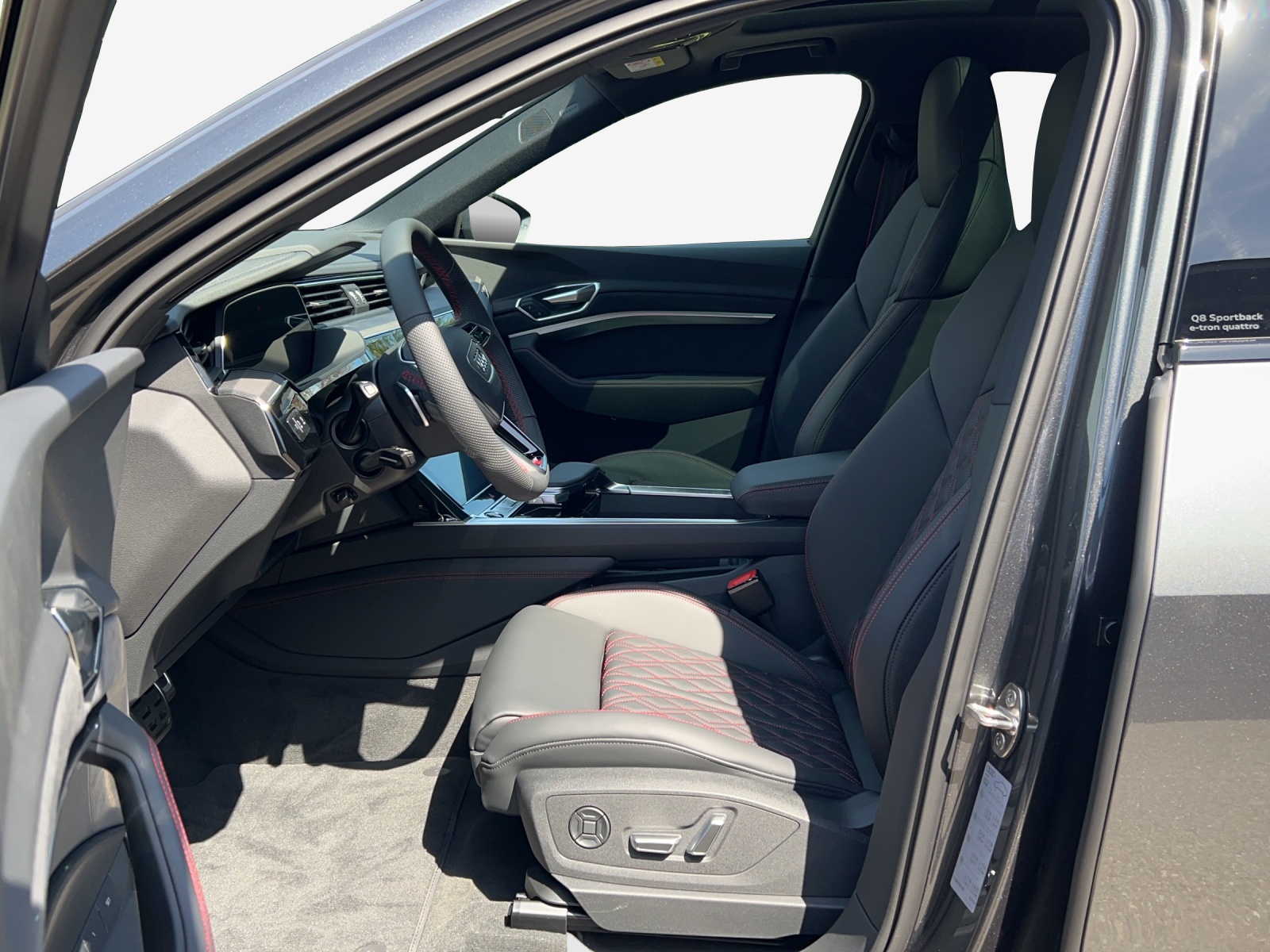 AUDI Q8 Sportback 55 e-tron Black Edition quattro-image-7