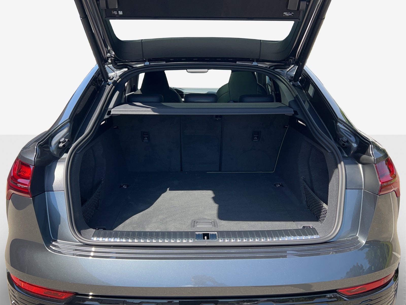 AUDI Q8 Sportback 55 e-tron Black Edition quattro-image-10