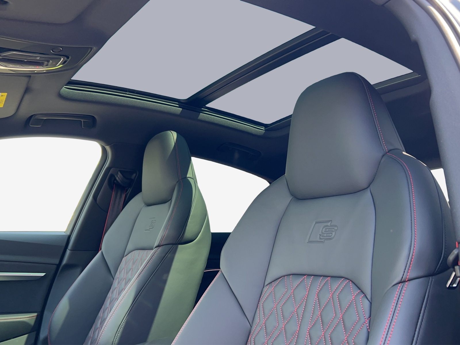 AUDI Q8 Sportback 55 e-tron Black Edition quattro-image-12