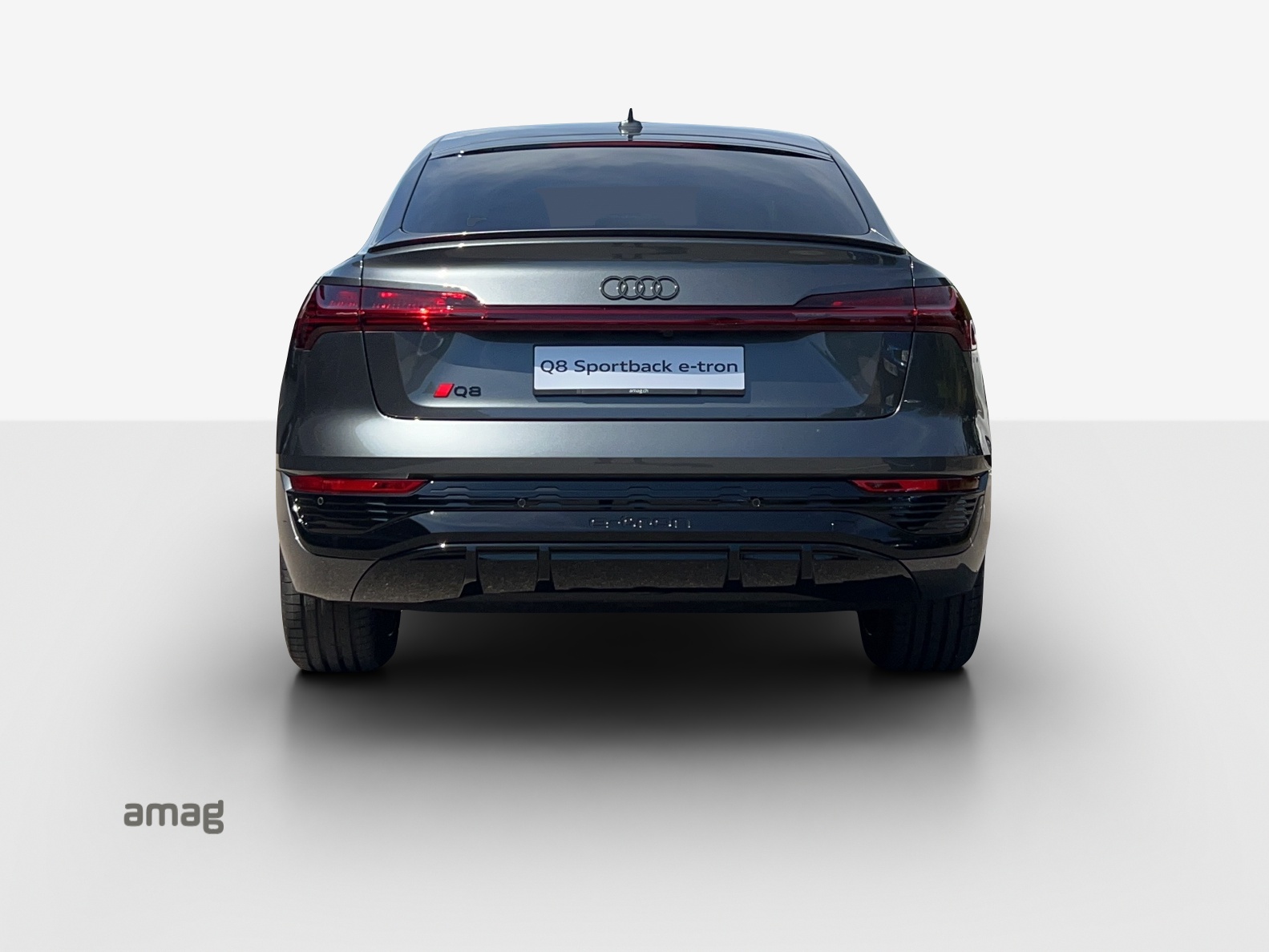AUDI Q8 Sportback 55 e-tron Black Edition quattro-image-4