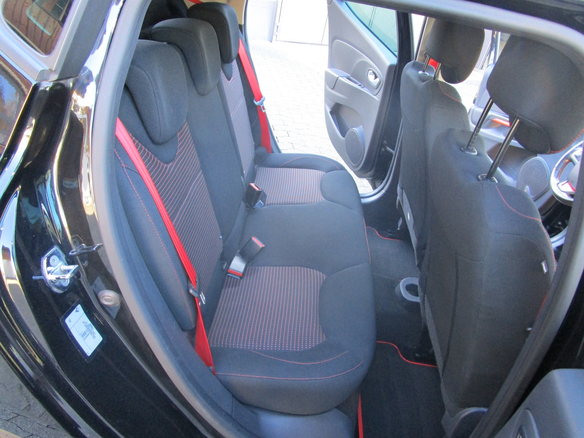 RENAULT Clio 1.6 T RS 220 Trophy EDC-image-9