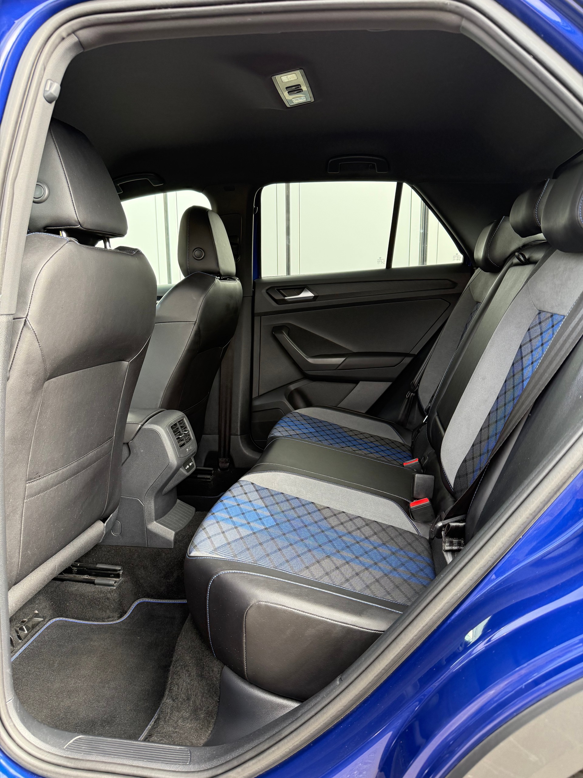 VW T-Roc 2.0 TSI R DSG 4Motion-image-14