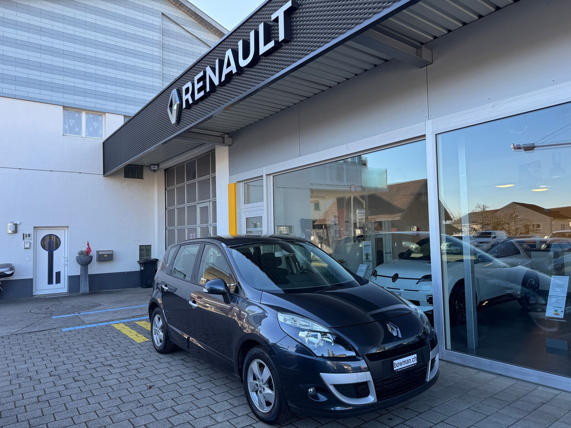 RENAULT Scénic 1.4 16V Turbo Dynamique-image-3