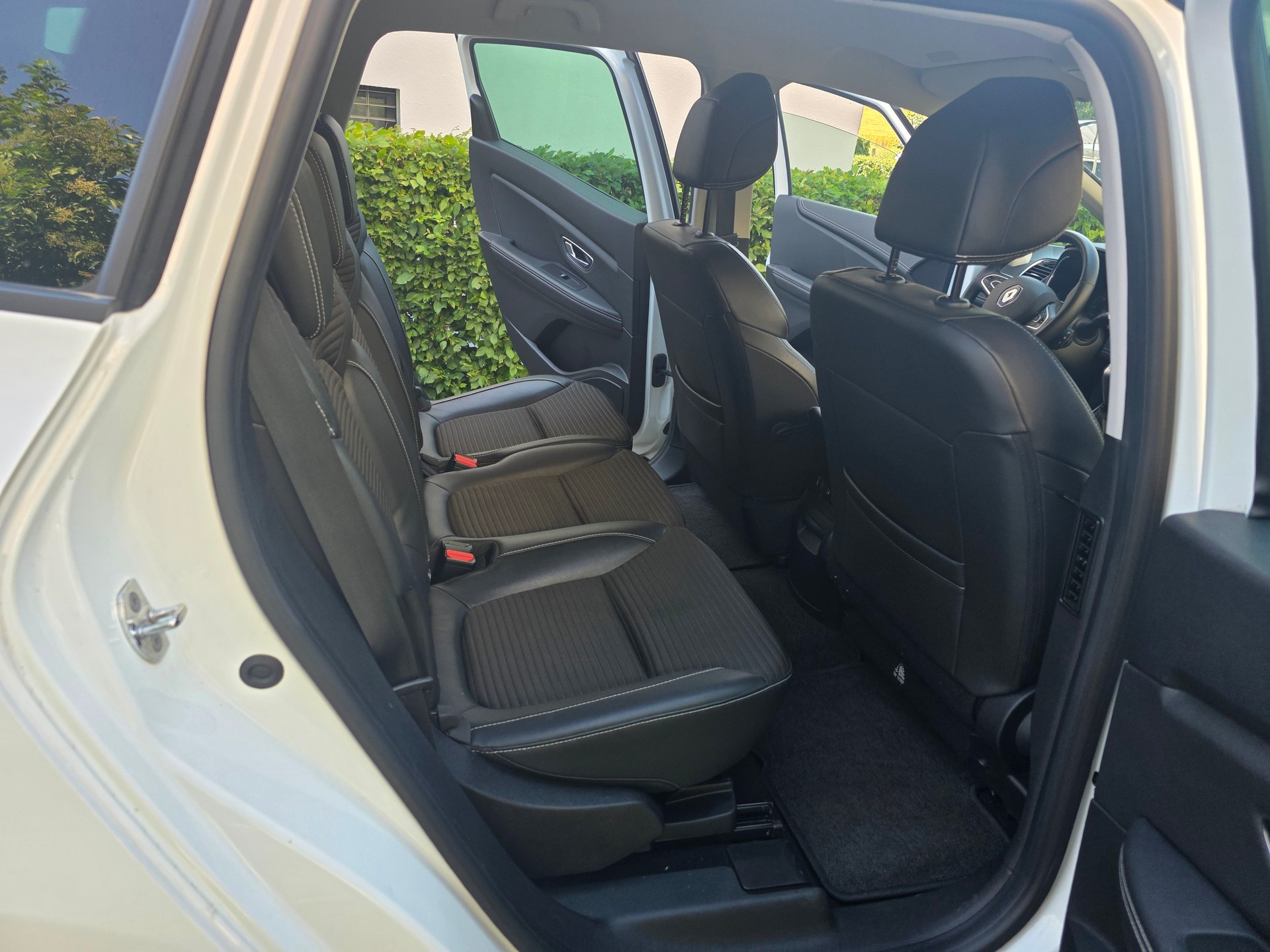 RENAULT Grand Scénic 1.3 16V Turbo Intens EDC-image-12