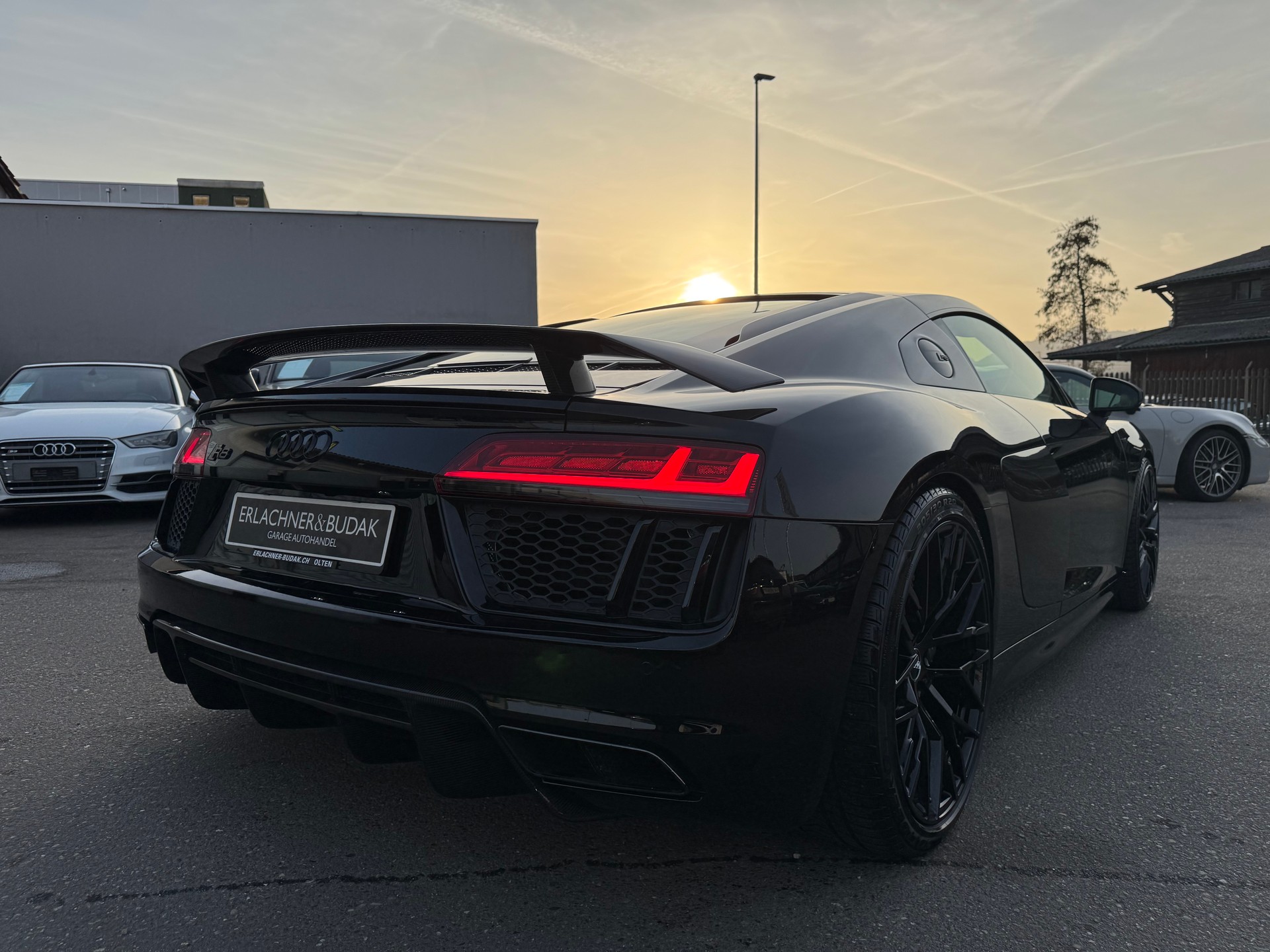 AUDI R8 Coupé 5.2 plus S-Tronic-image-4