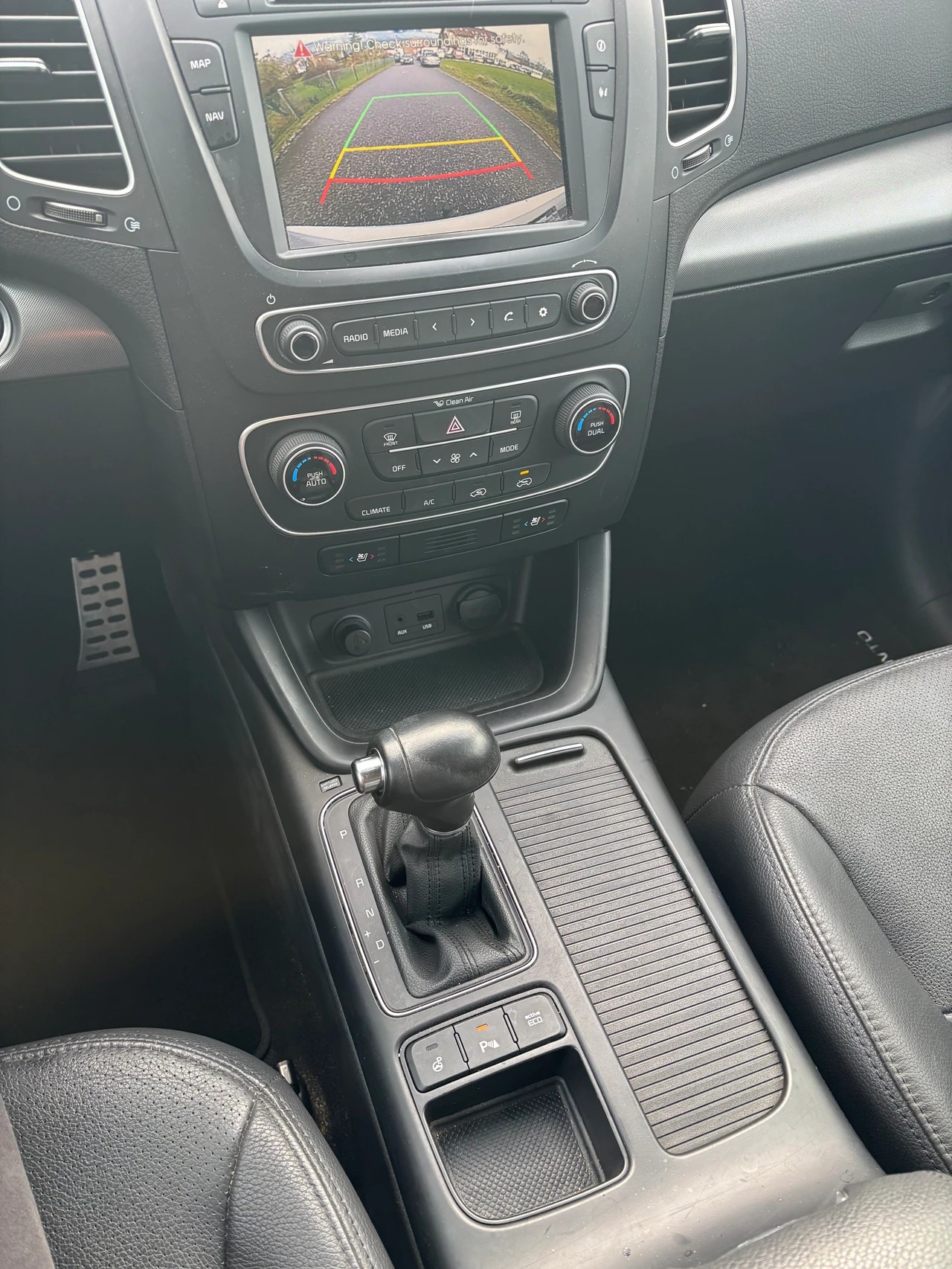 KIA Sorento 2.2 CRDI LX Automatic-image-11