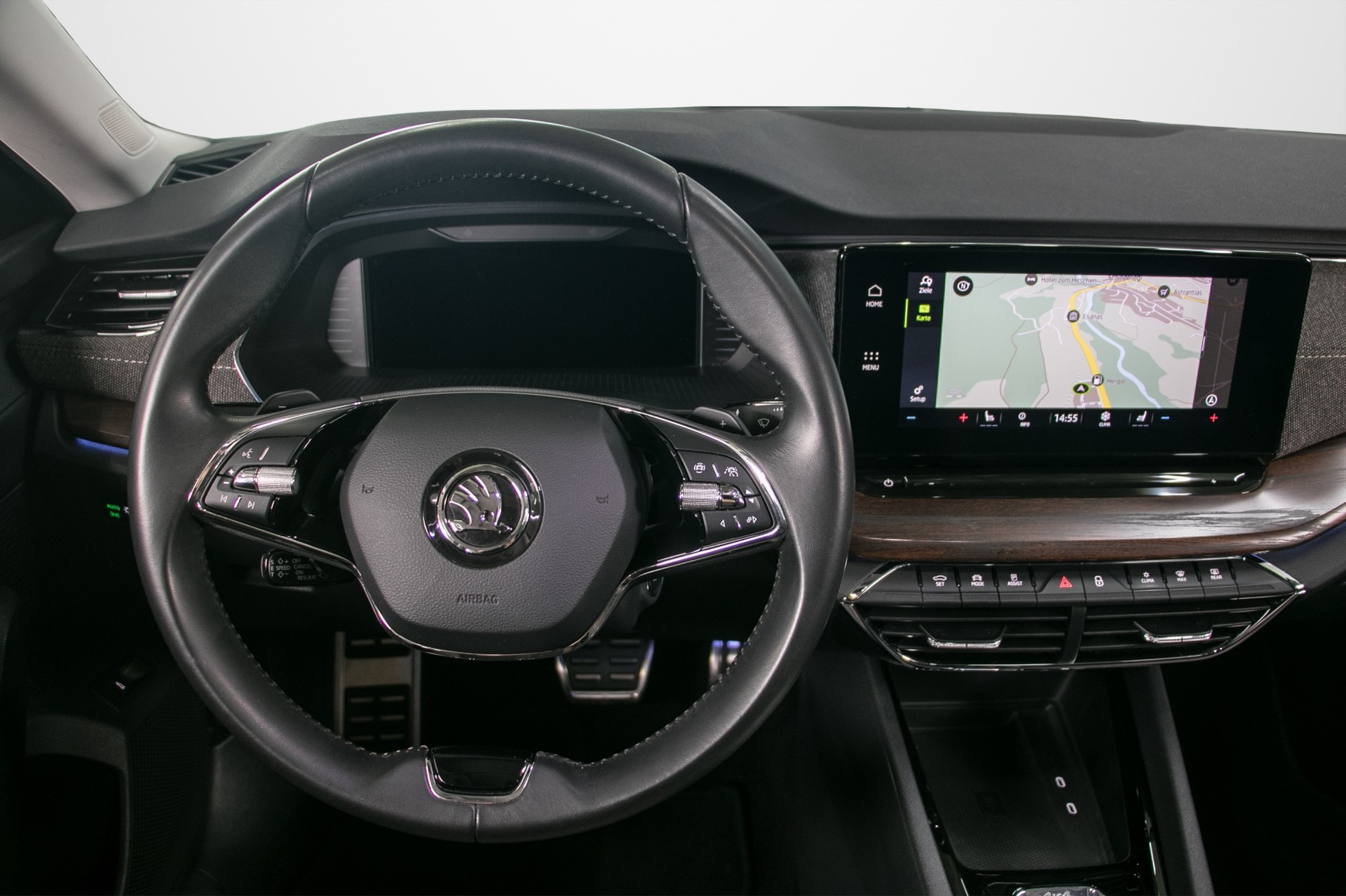 SKODA Octavia Combi 2.0 TSI DSG Scout 4x4-image-4