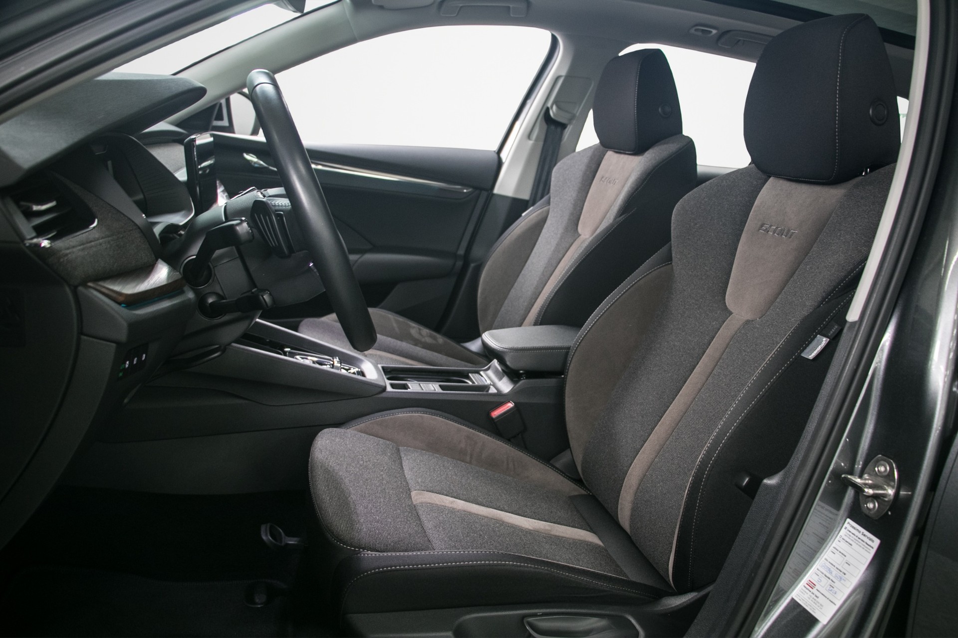 SKODA Octavia Combi 2.0 TSI DSG Scout 4x4-image-12