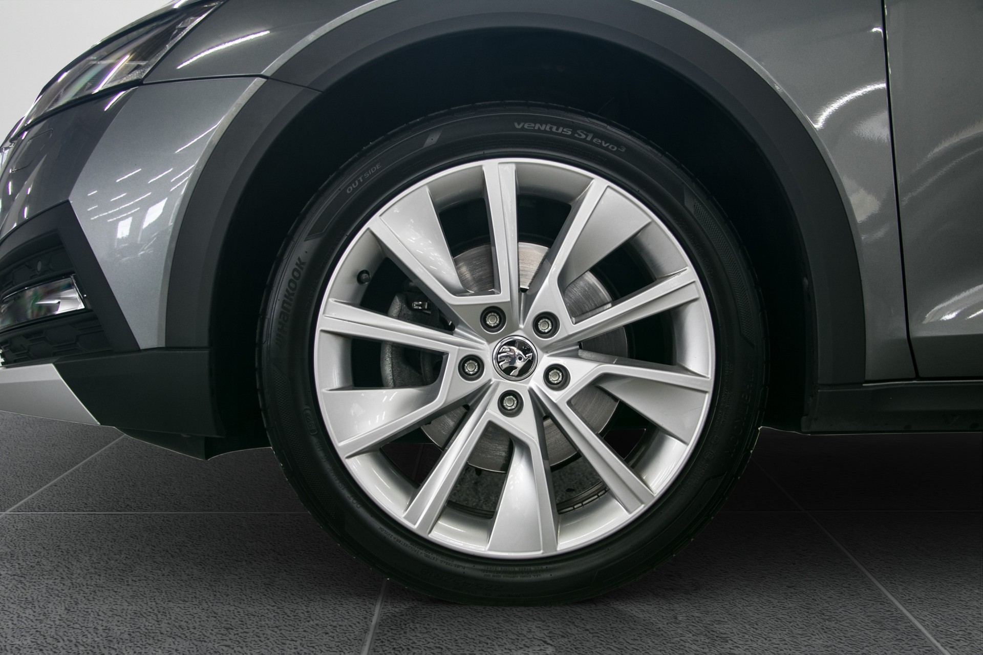 SKODA Octavia Combi 2.0 TSI DSG Scout 4x4-image-17