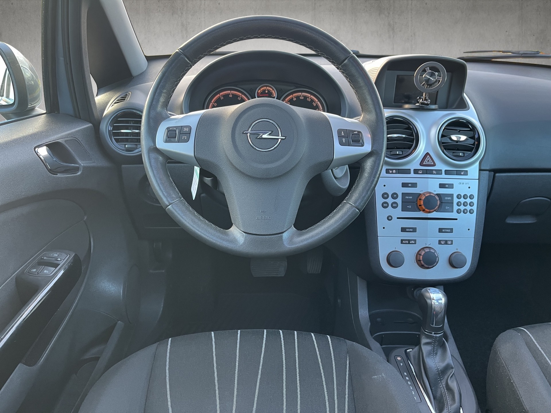 OPEL Corsa 1.4 TP Color Edition Automatic-image-9