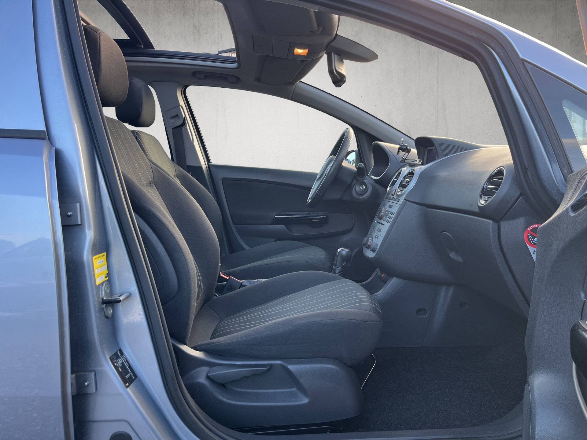OPEL Corsa 1.4 TP Color Edition Automatic-image-11