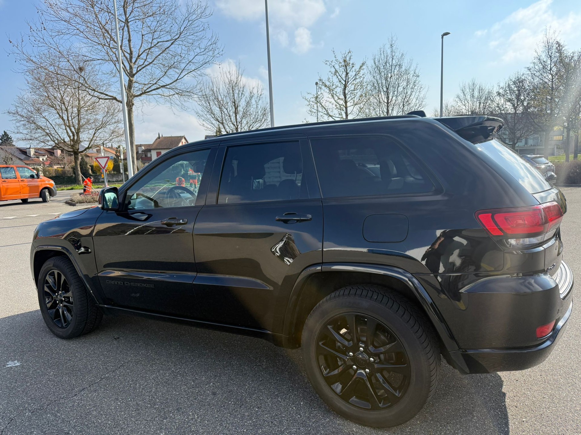 JEEP Grand Cherokee 3.0 CRD 250 Night Eagle-showroom-element-3