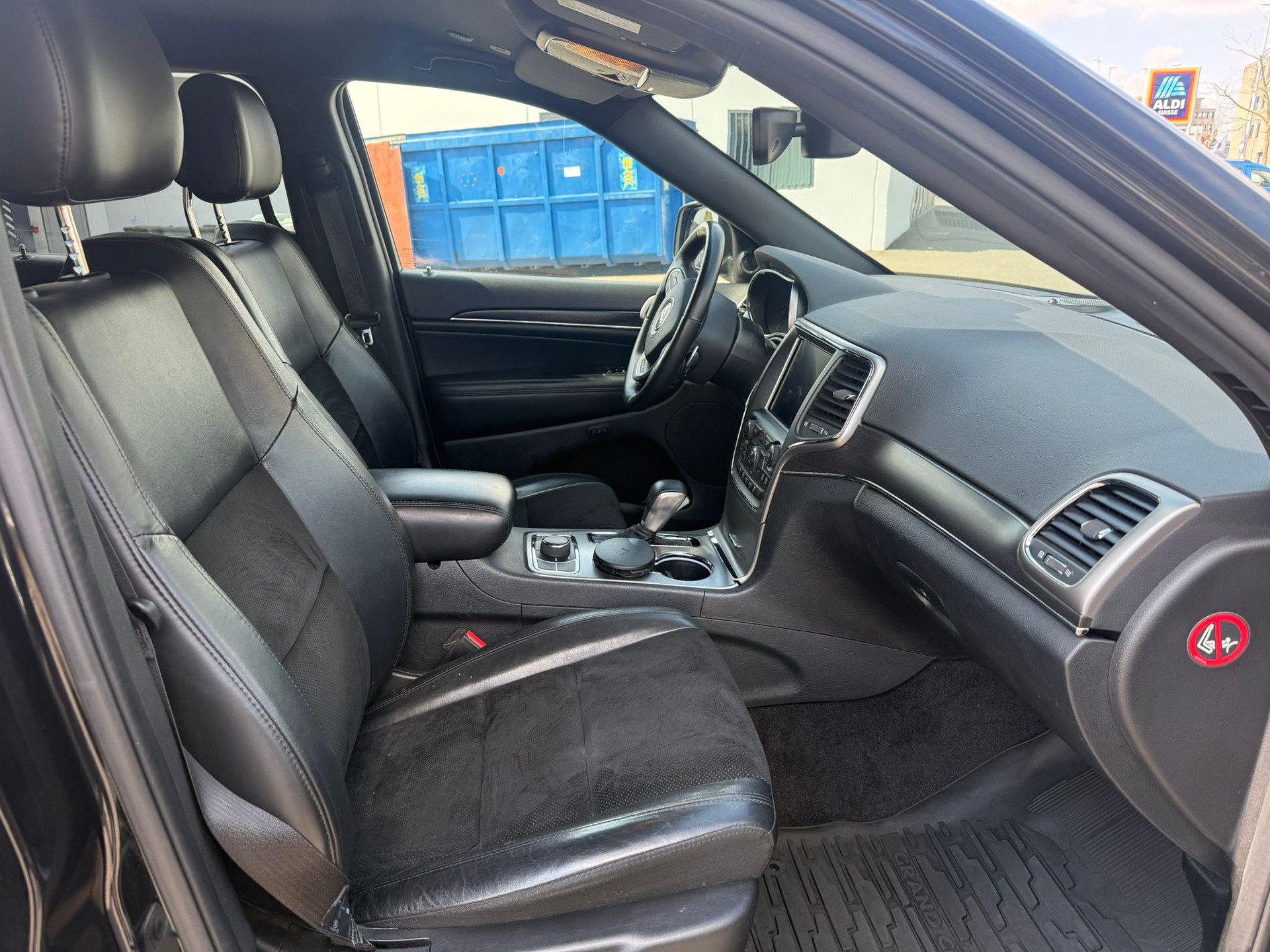 JEEP Grand Cherokee 3.0 CRD 250 Night Eagle-image-12