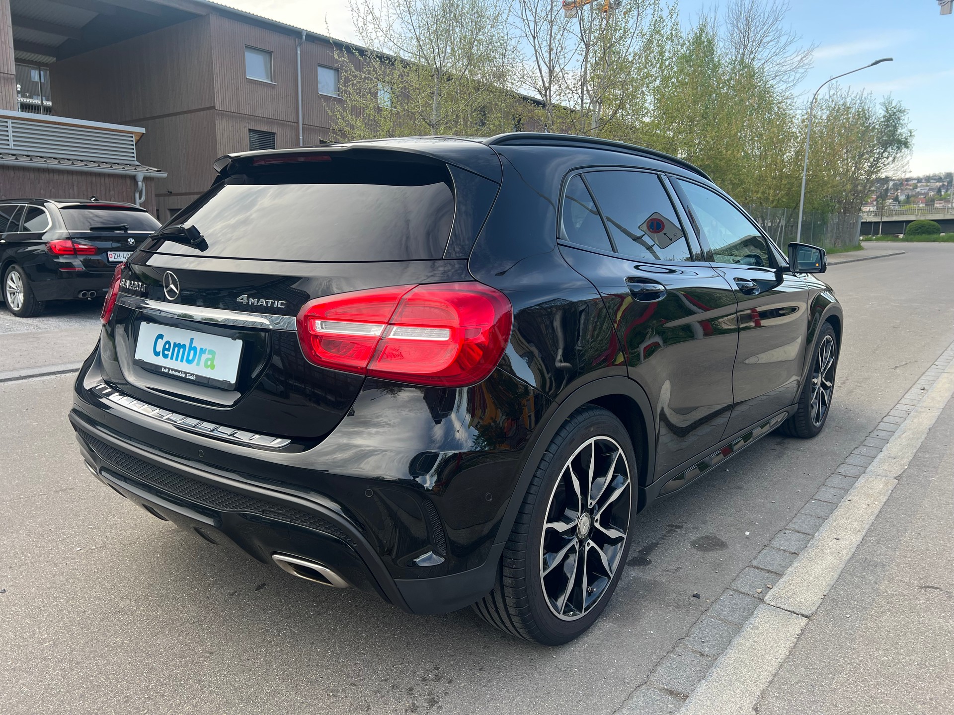 MERCEDES-BENZ GLA 220 d AMG Line 4Matic 7G-DCT-image-5