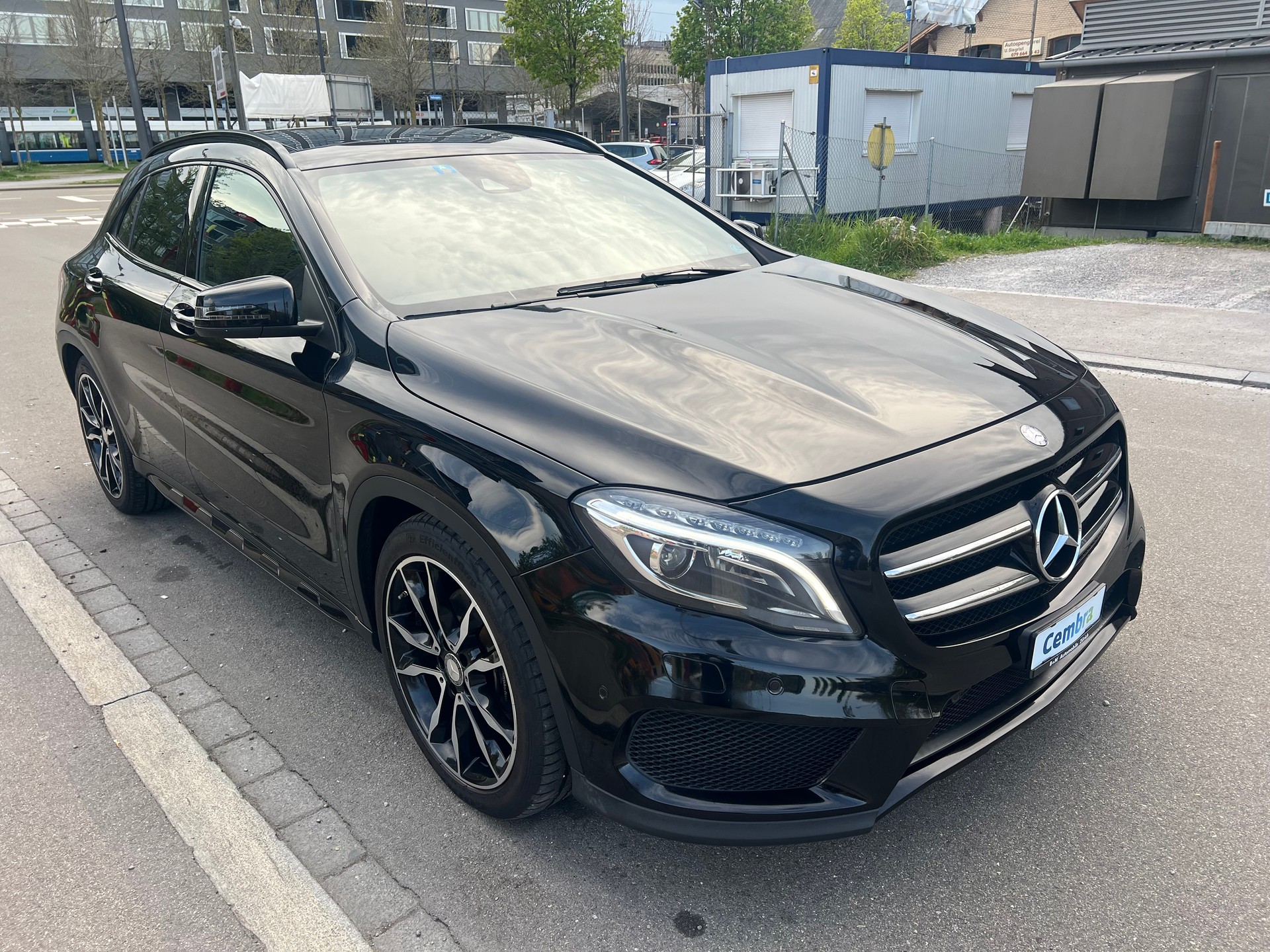 MERCEDES-BENZ GLA 220 d AMG Line 4Matic 7G-DCT-showroom-element-2