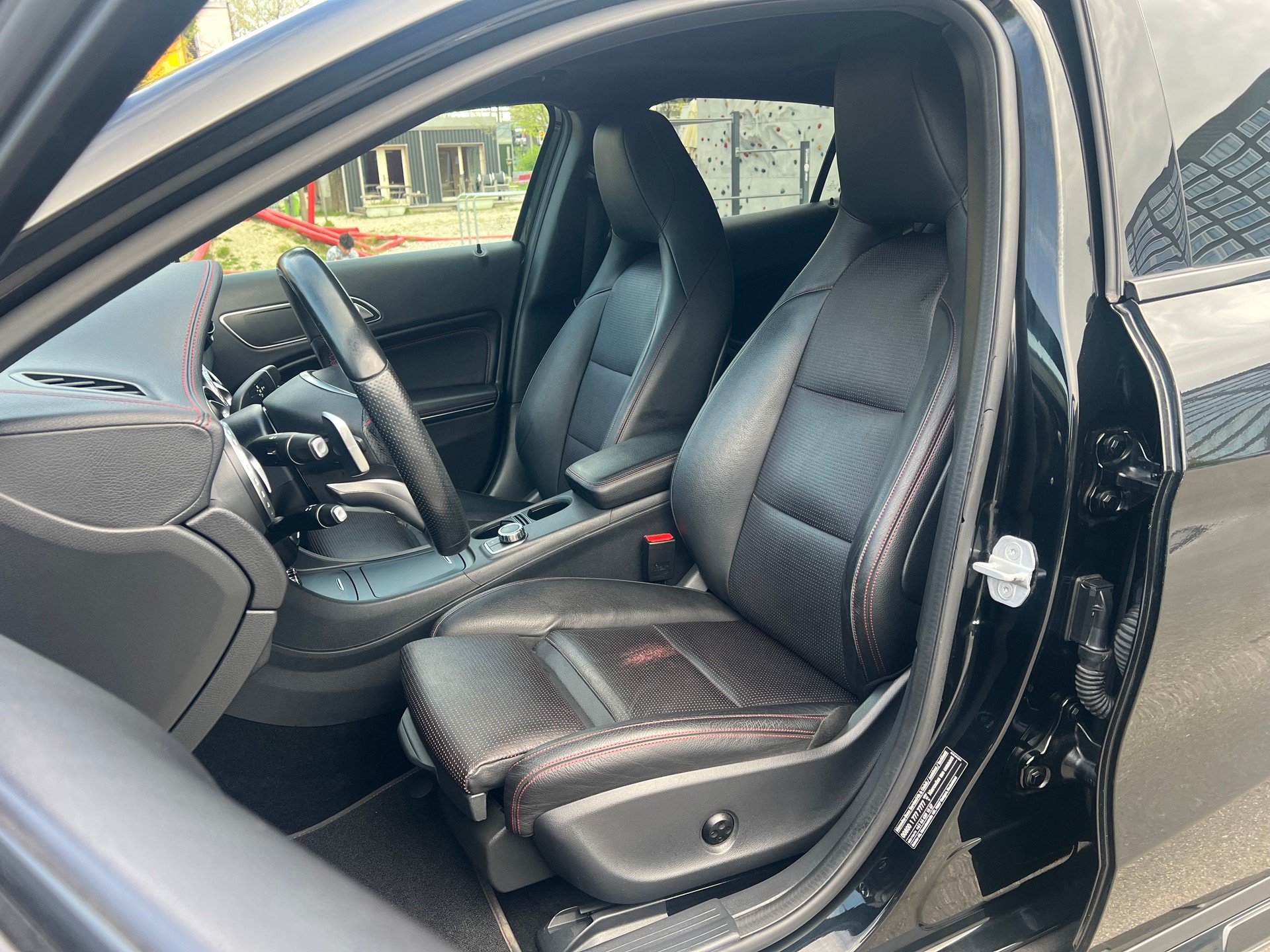 MERCEDES-BENZ GLA 220 d AMG Line 4Matic 7G-DCT-image-8