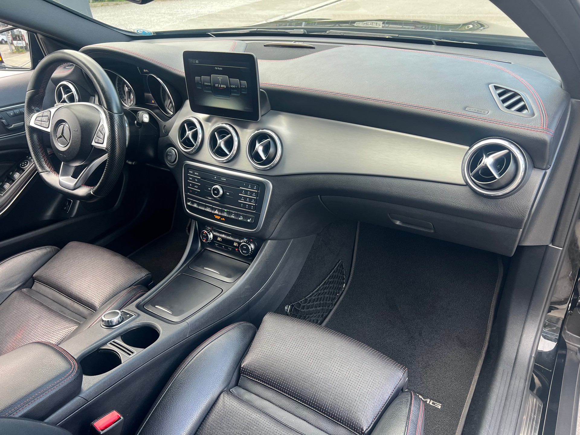 MERCEDES-BENZ GLA 220 d AMG Line 4Matic 7G-DCT-image-13