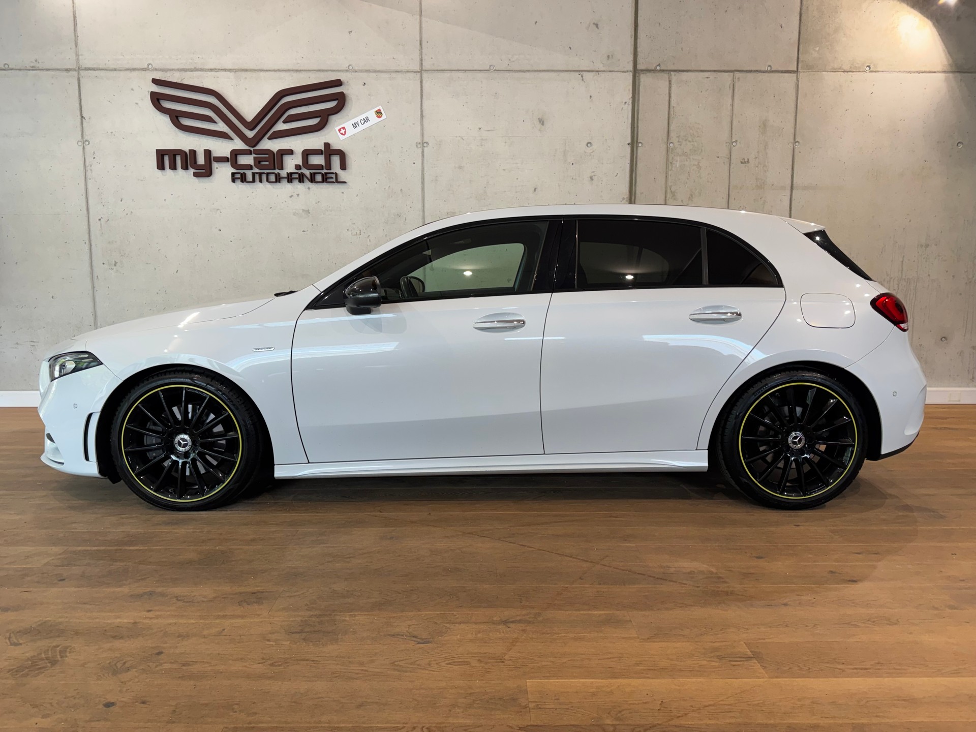 MERCEDES-BENZ A 220 AMG Line EDITION 1 7G-DCT 4Matic || BURMESTER || 360 || PANORAMA-image-3